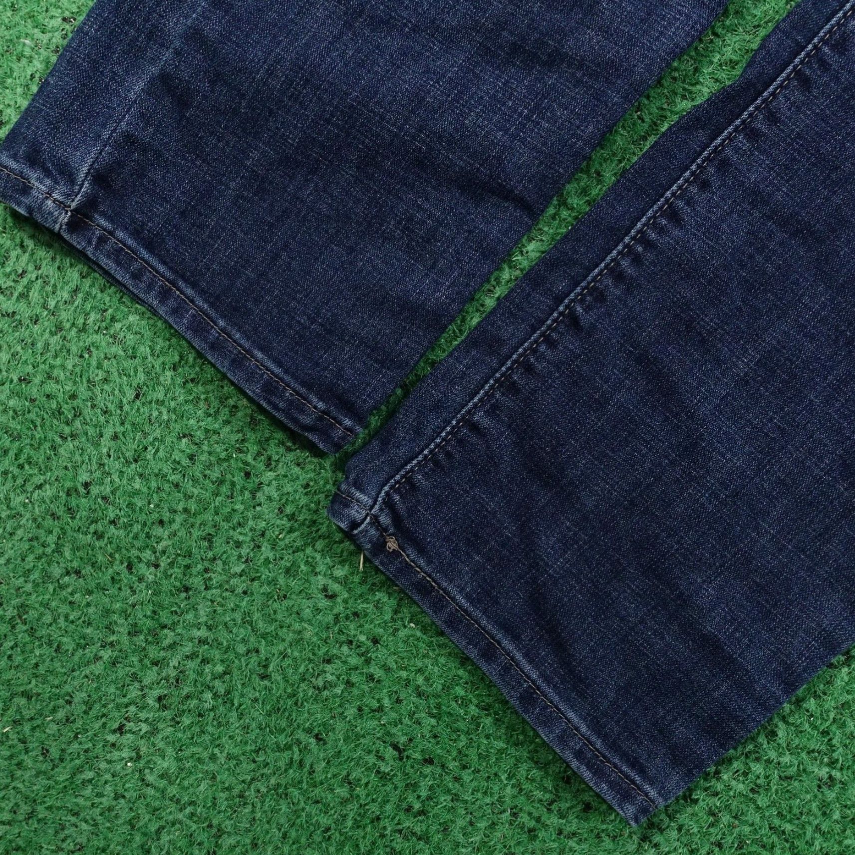 Levi's LEVI'S Vintage Women's Jeans 12 Blue Classic Straight Dark Wash Denim W31 L30 Size 34" / US 12 / IT 48 - 3 Thumbnail