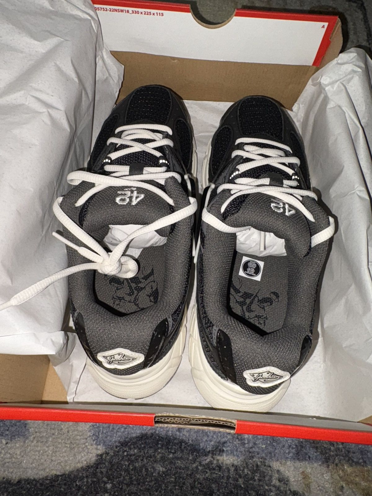 Nike Nike V5 RNR Jackie Robinson Day Size US 7 / EU 40 - 4 Thumbnail