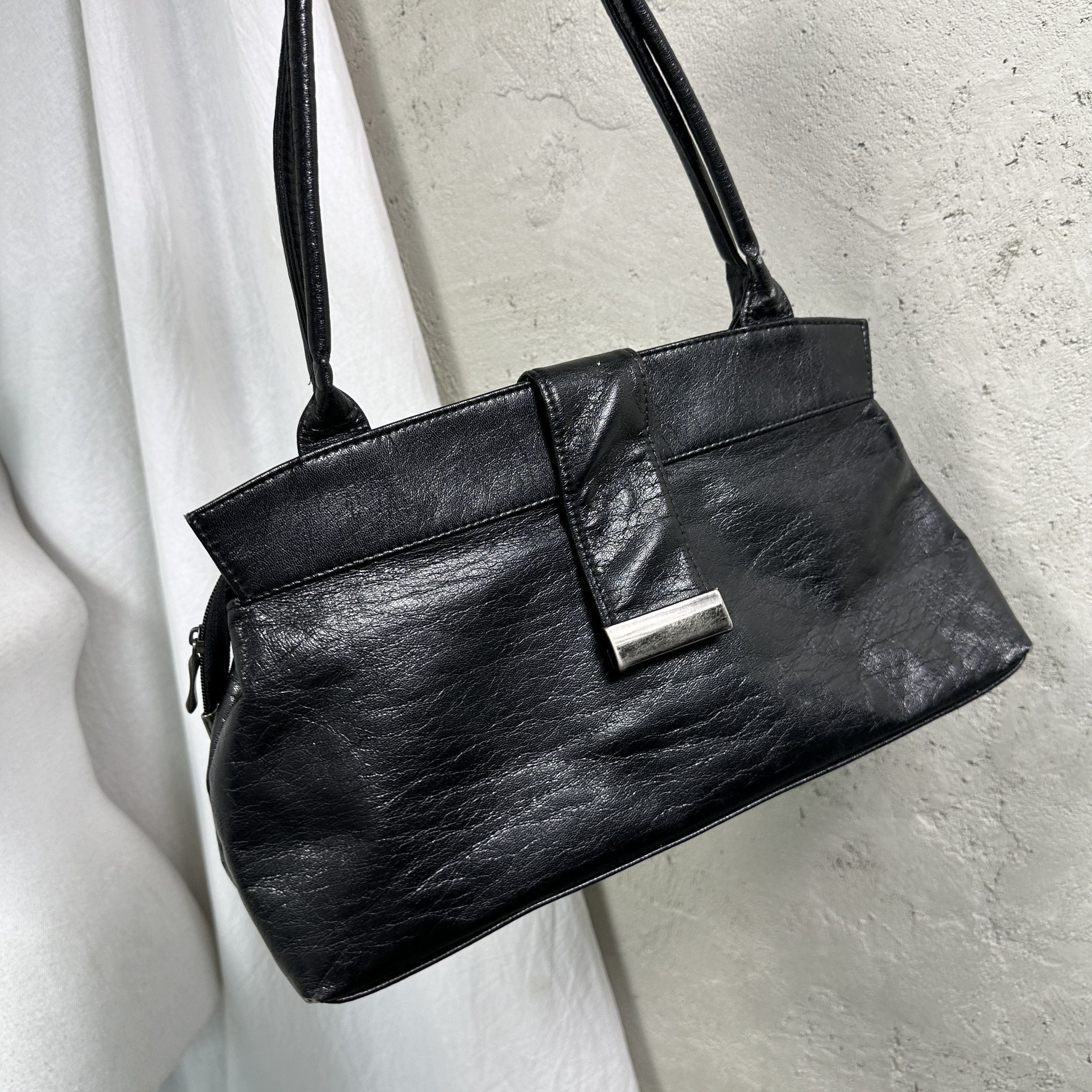 Vintage Vintage Avant Garde Leather Grunge Baguette Bag Y2K Size ONE SIZE - 4 Thumbnail