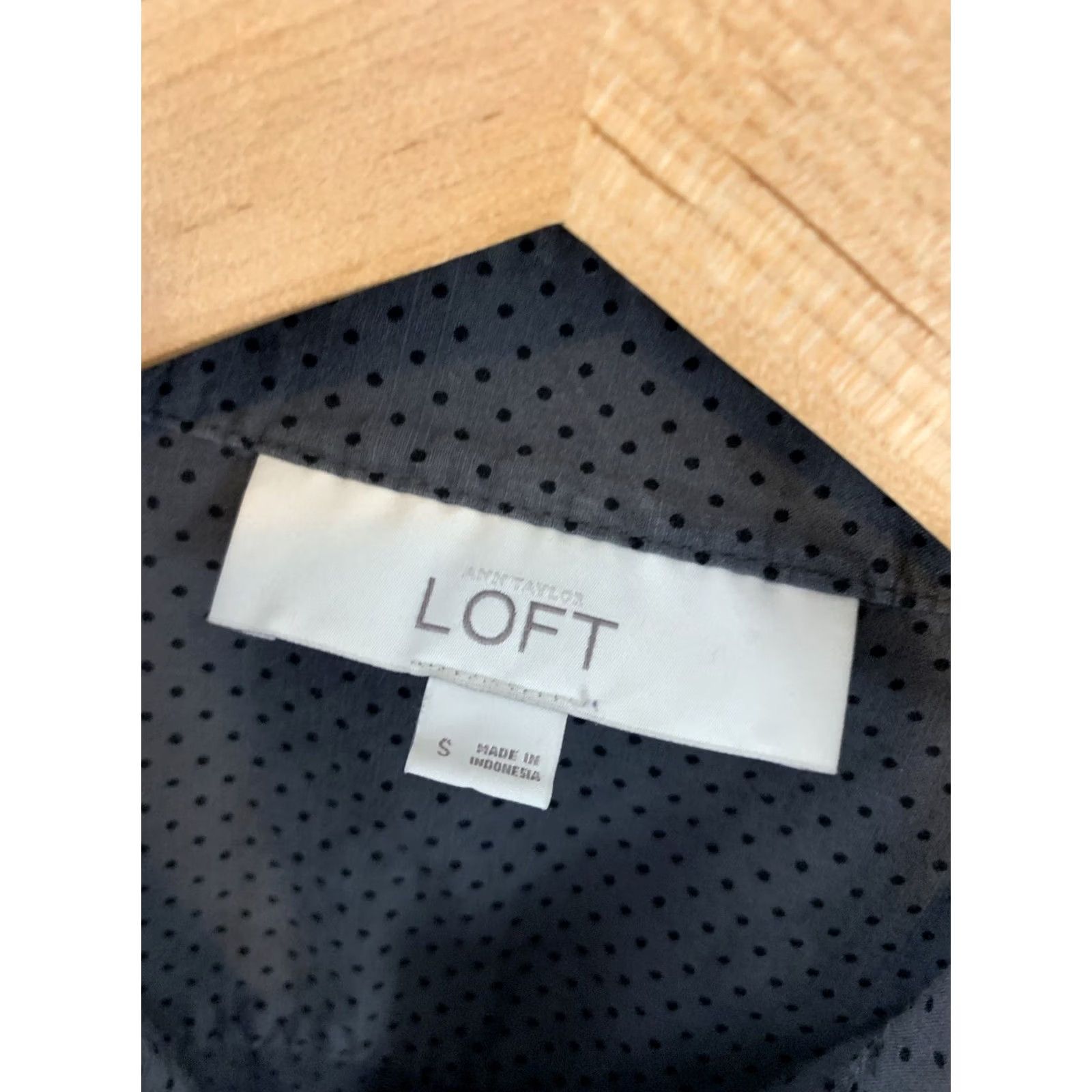 Ann Taylor Ann Taylor Loft Polka Dot Button Front Long Sleeve Top Womens Small Gray Blouse Size S / US 4 / IT 40 - 2 Thumbnail
