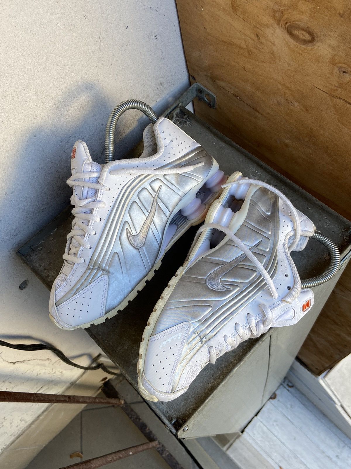 Nike NIKE SHOX R4 WHITE BQ4000-100 Low Top Sneakers Size US 8 / IT 38 - 8 Thumbnail