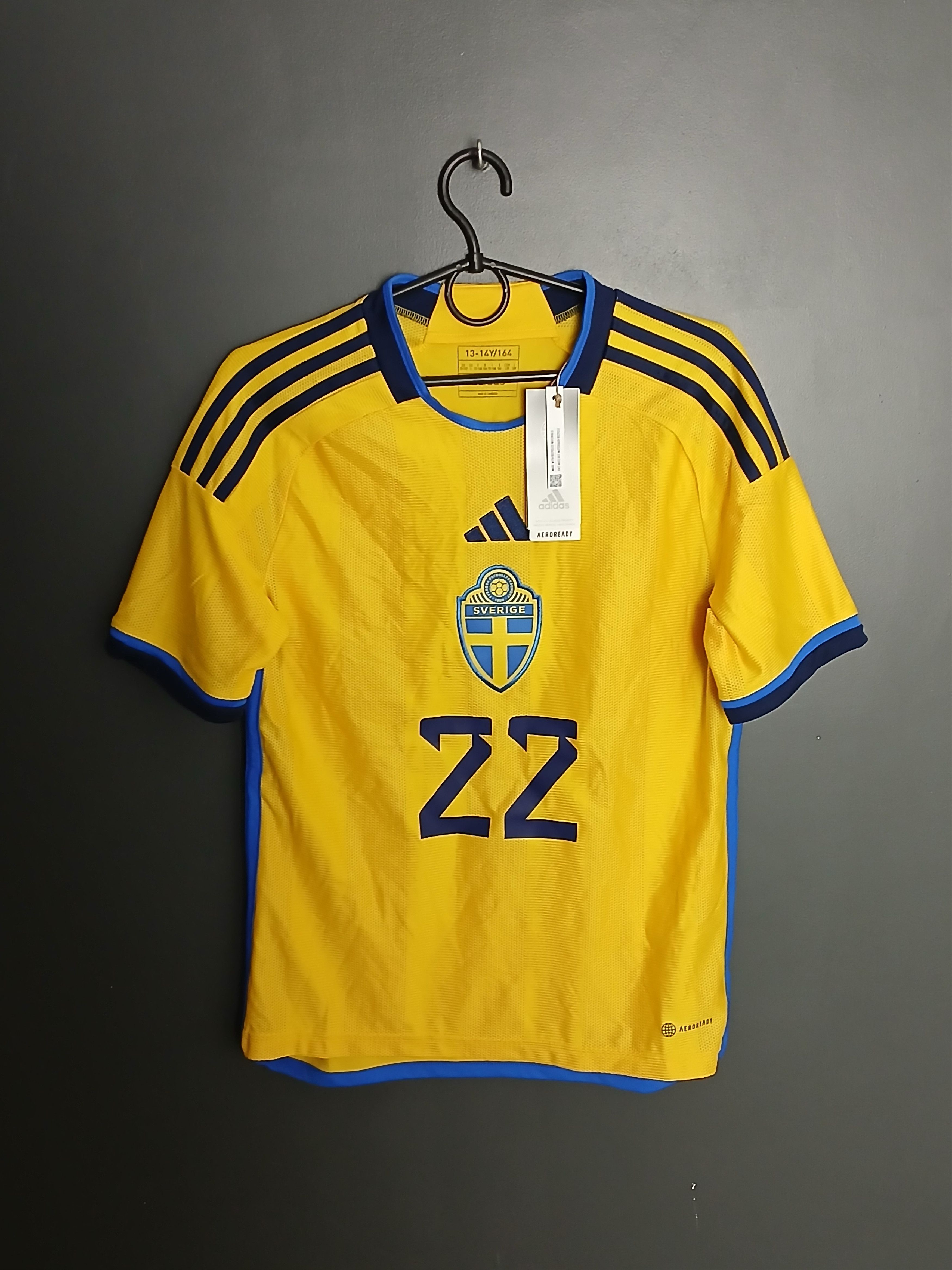 Adidas KIDS Sweden National Team 24/25 Home Football Jersey T-Shirt Size US S / EU 44-46 / 1 - 1 Thumbnail