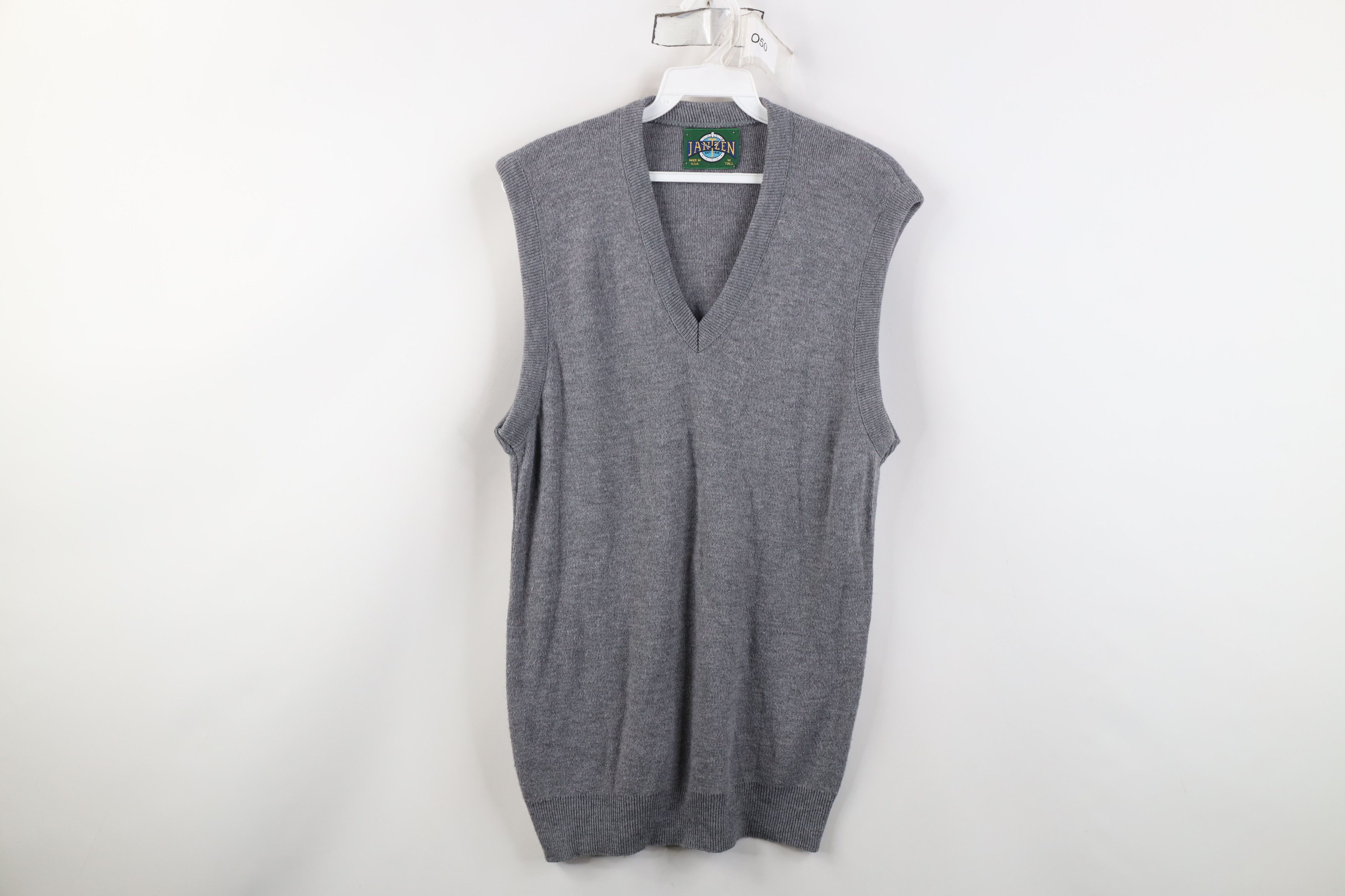 Vintage Vintage 70s Streetwear Knit V-Neck Sweater Vest Gray USA Size US M / EU 48-50 / 2 - 1 Thumbnail