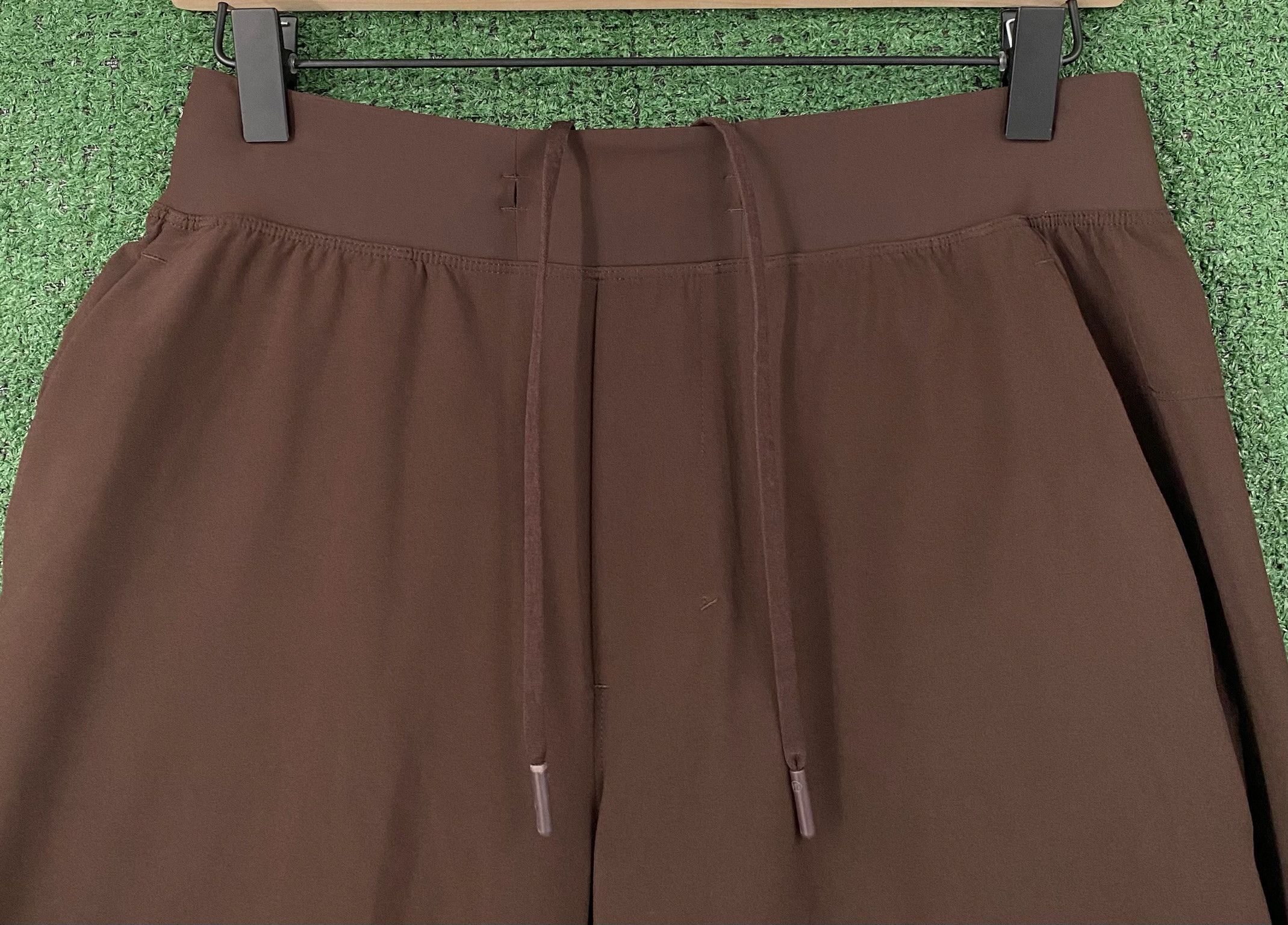 Lululemon Lululemon T.H.E. Linerless Chocolate Brown 9” Shorts Small Size US 30 / EU 46 - 7 Thumbnail