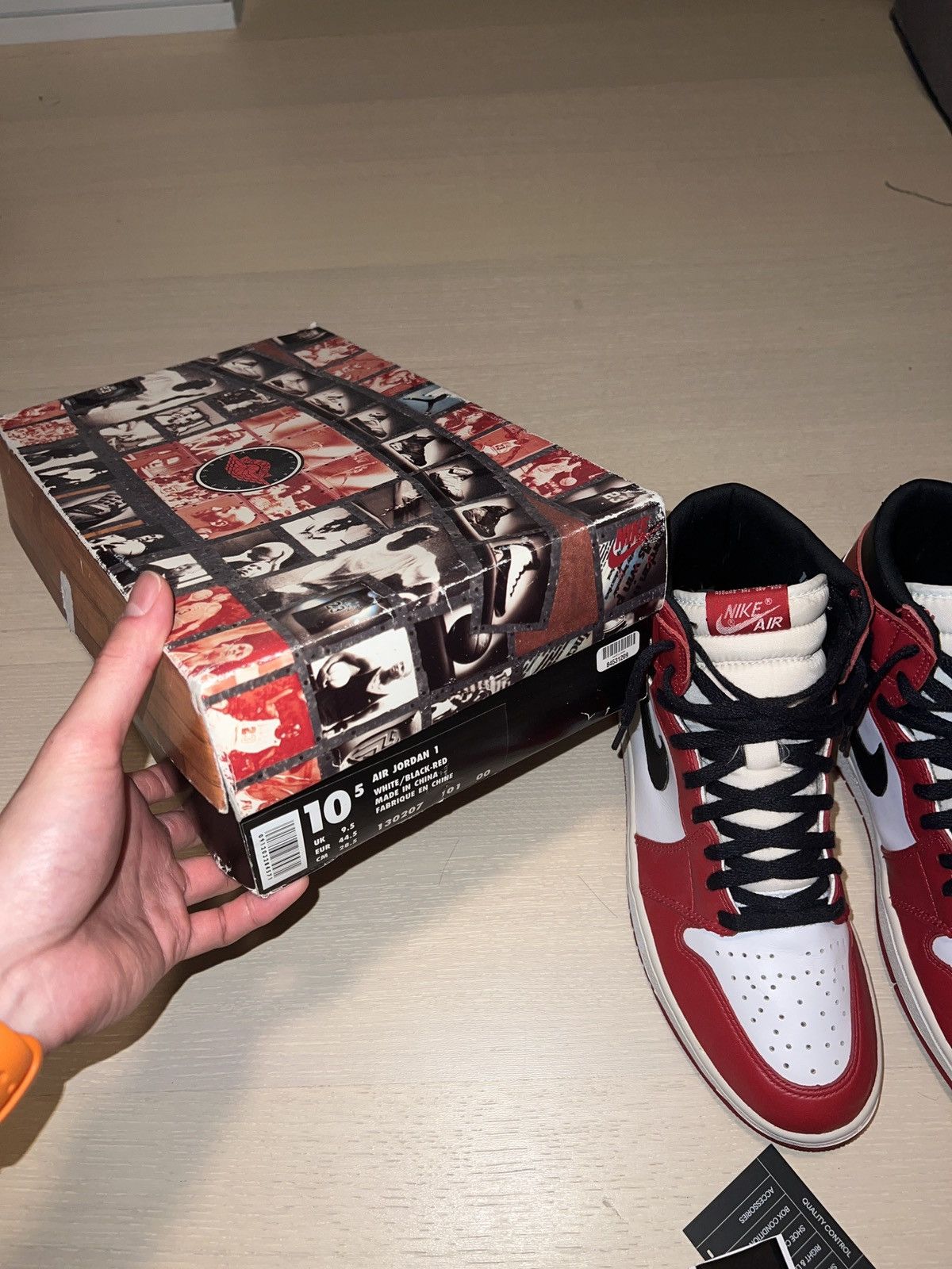 Nike 1994 Air Jordan 1 Retro High Chicago Size US 10.5 / EU 43-44 - 3 Thumbnail