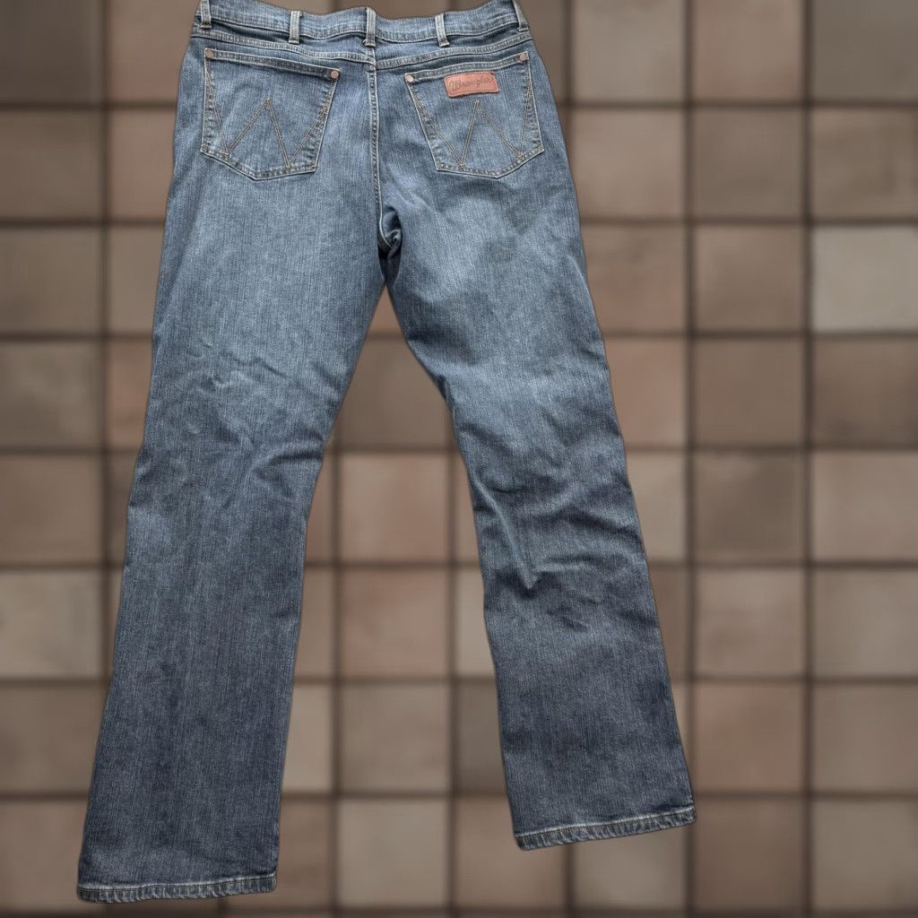 Wrangler Wrangler Jeans Mens 36x33 Blue Retro Relaxed Bootcut Denim Medium Wash Casual Size US 36 / EU 52 - 1 Thumbnail