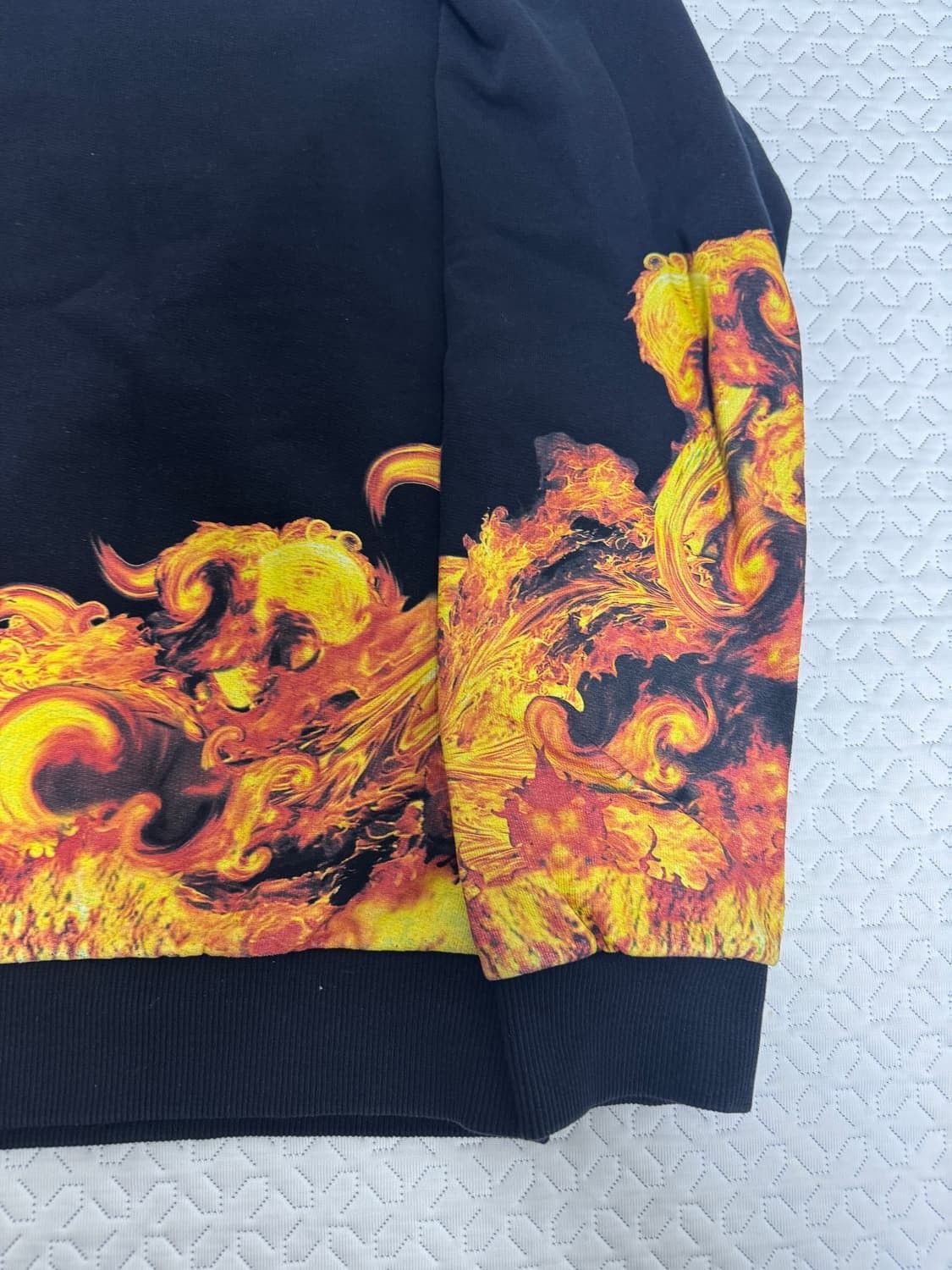 Givenchy Givenchy Black Flame Sweatshirt Size US L / EU 52-54 / 3 - 6 Thumbnail