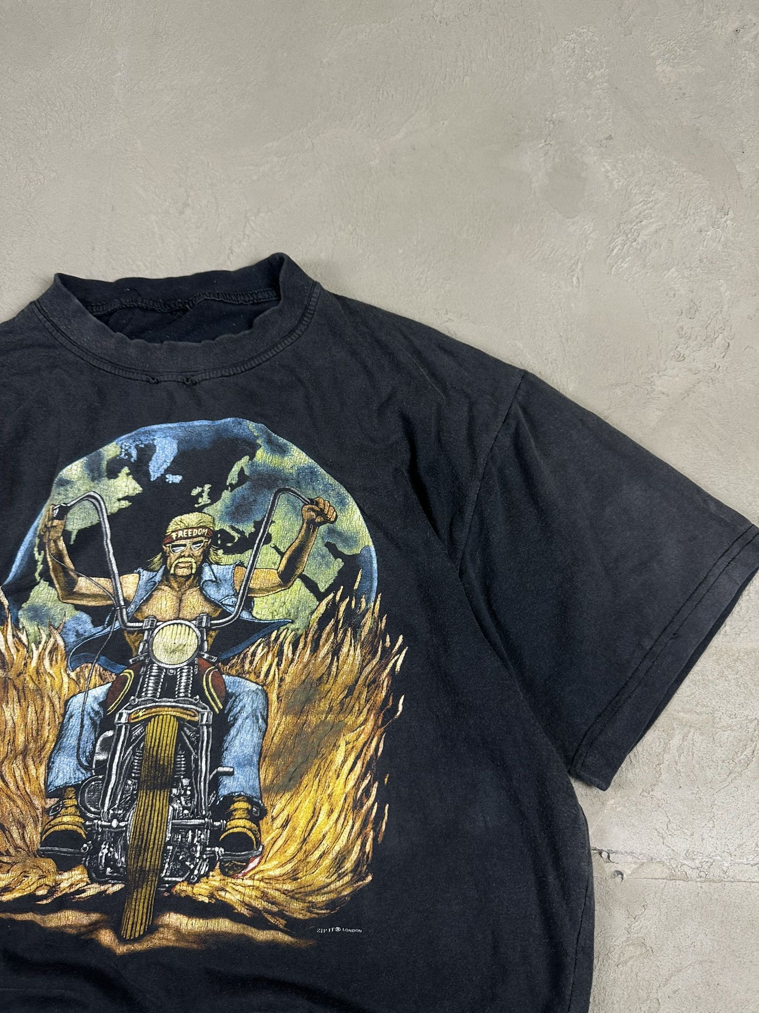 Vintage Vintage Y2k Sunfaded Zip It London Washed Faded Boxy T-shirt Size US L / EU 52-54 / 3 - 7 Thumbnail