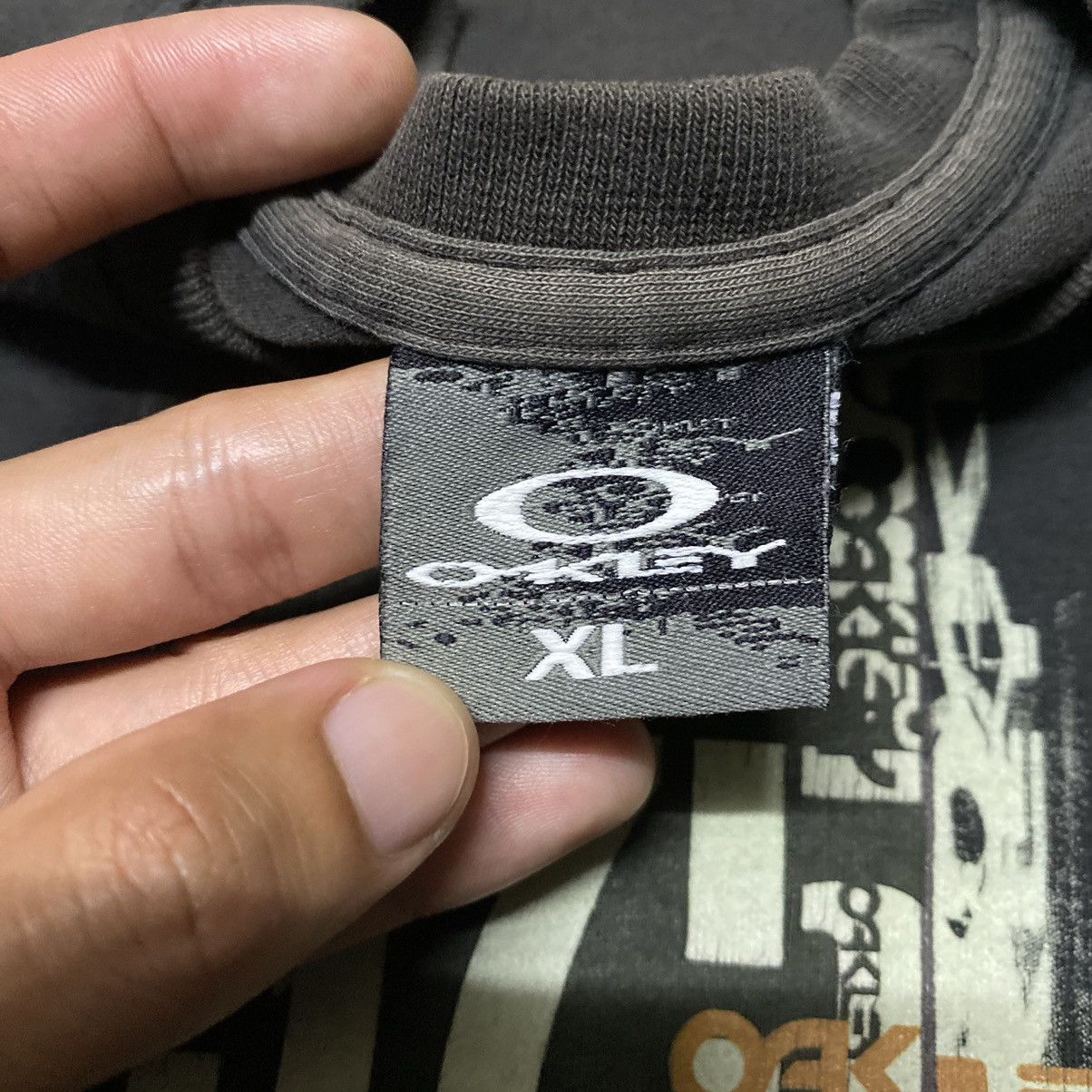 Oakley Vintage Oakley 1975 Center Print Streetwear T Shirt Size US XL / EU 56 / 4 - 3 Thumbnail