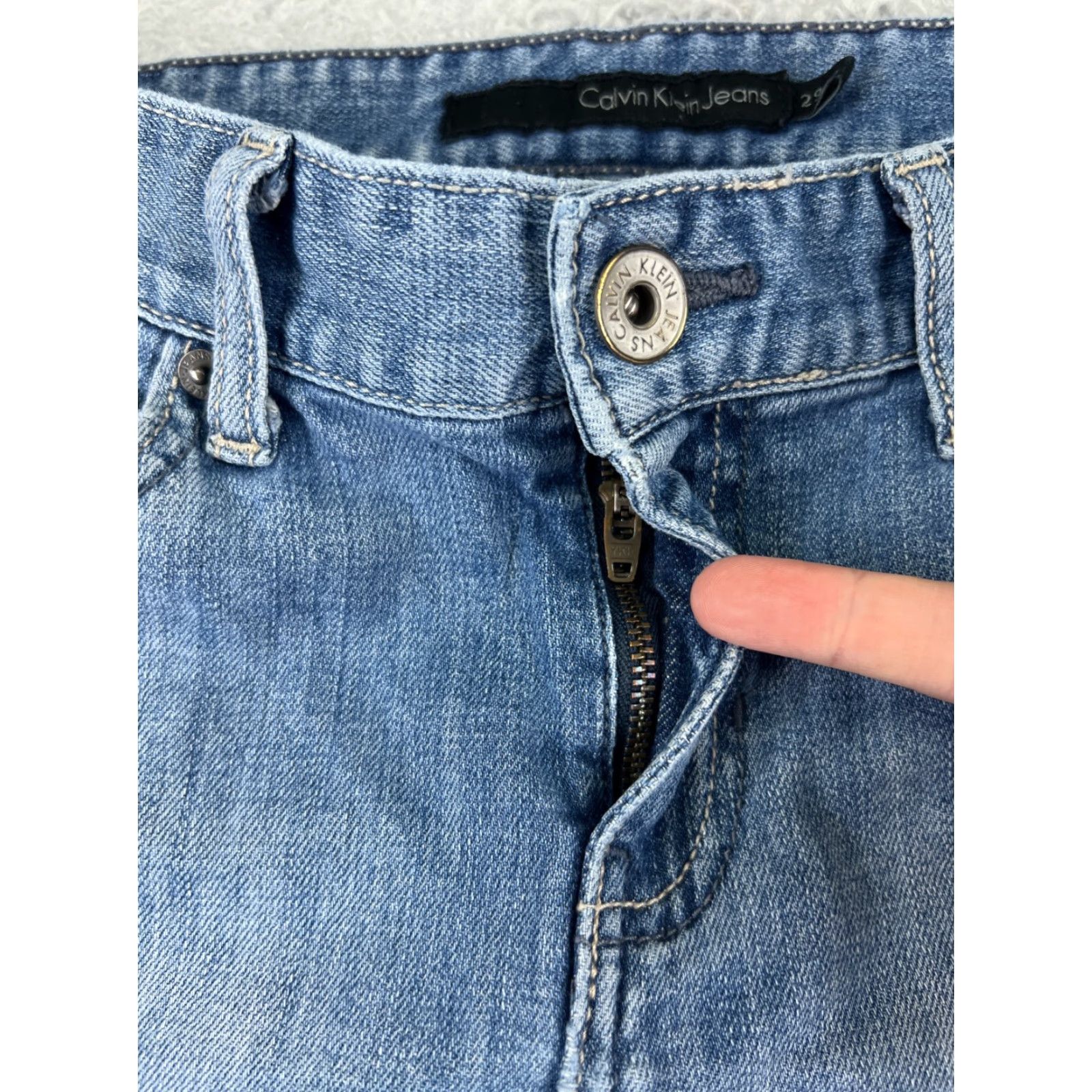 Calvin Klein Calvin Klein Jeans Women 8 Blue Denim Straight 29x29 Embroidered Cotton 29 Inseam 29 Denim Pockets Medium Wash 5-Pocket Regular Fit Vintage No Size 30" / US 8 / IT 44 - 5 Thumbnail