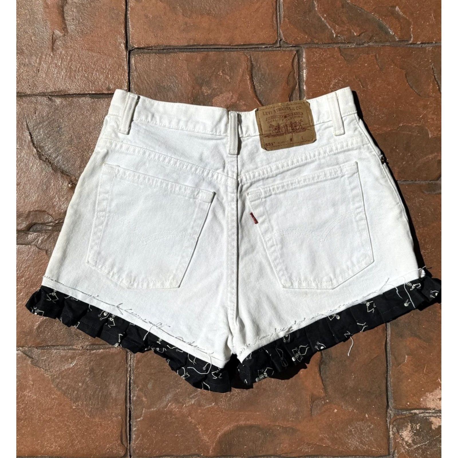 Levi's VINTAGE Levi's 551 Relaxed Fit Denim Shorts Woman 10 USA White 90s Retro Festival Beach School Womens Size 32" / US 10 / IT 46 - 3 Thumbnail