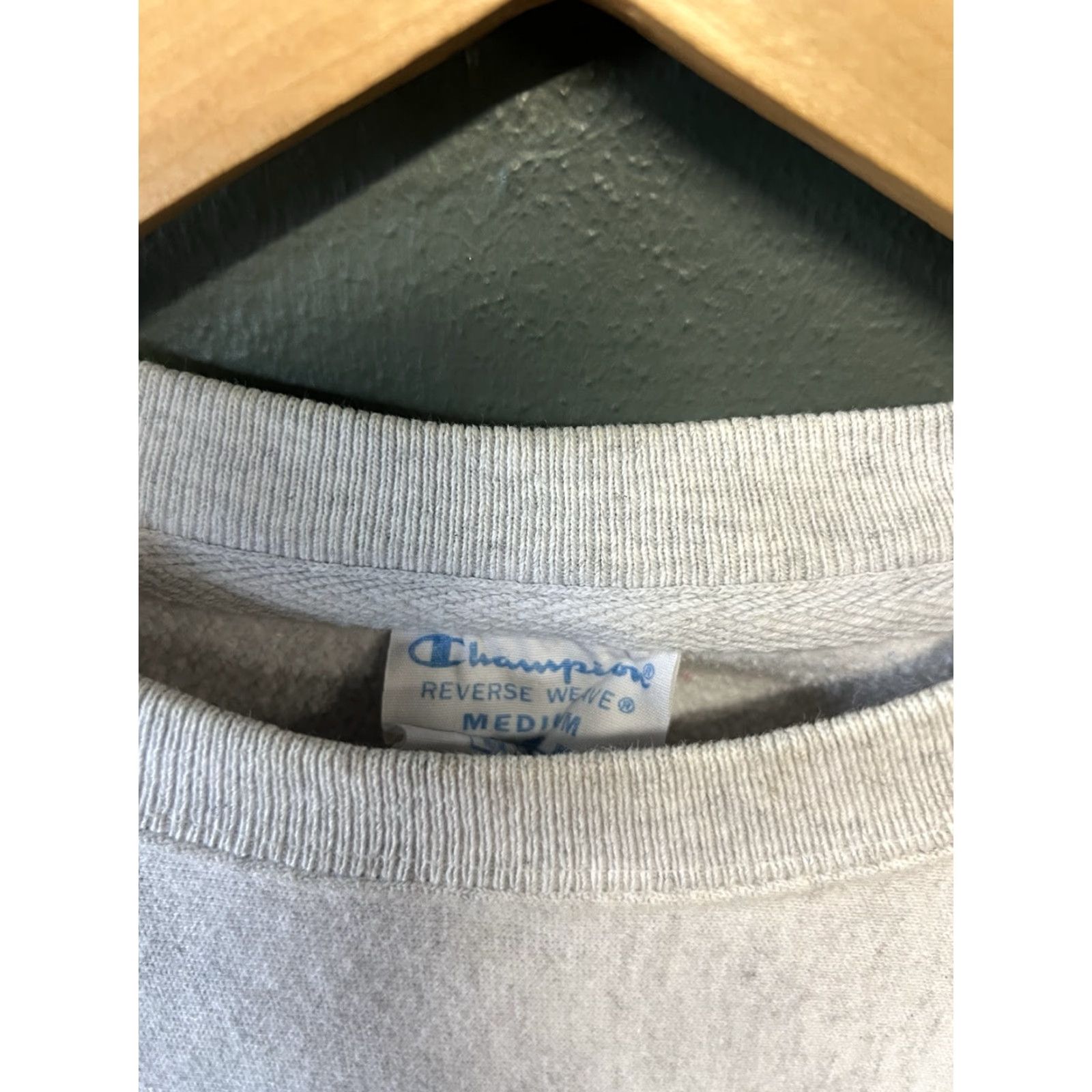 Champion VINTAGE Champion Reverse Weave Sweatshirt Gray Women’s Medium Pullover 21x25 Reversible Activewear Size M / US 6-8 / IT 42-44 - 3 Thumbnail