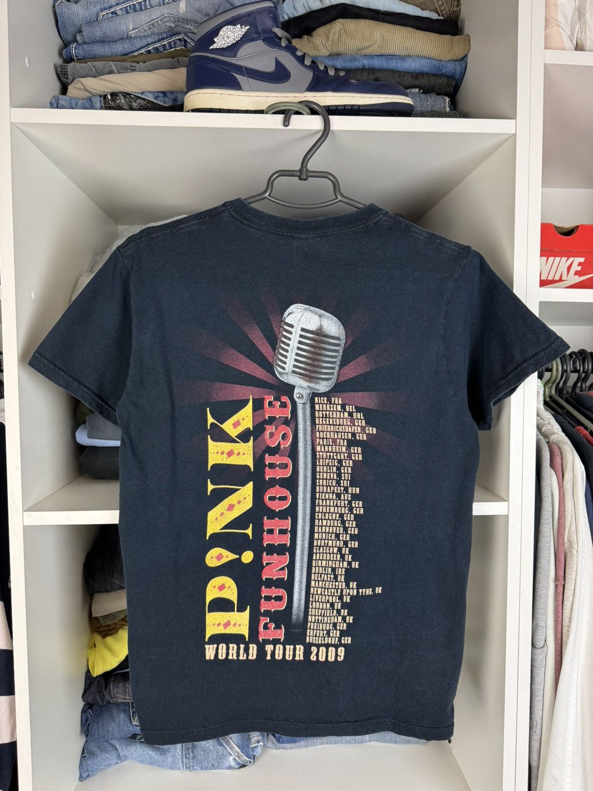 Band Tees Pink Funhouse World Tour 2009 Distressed T-shirt Size US S / EU 44-46 / 1 - 14 Thumbnail