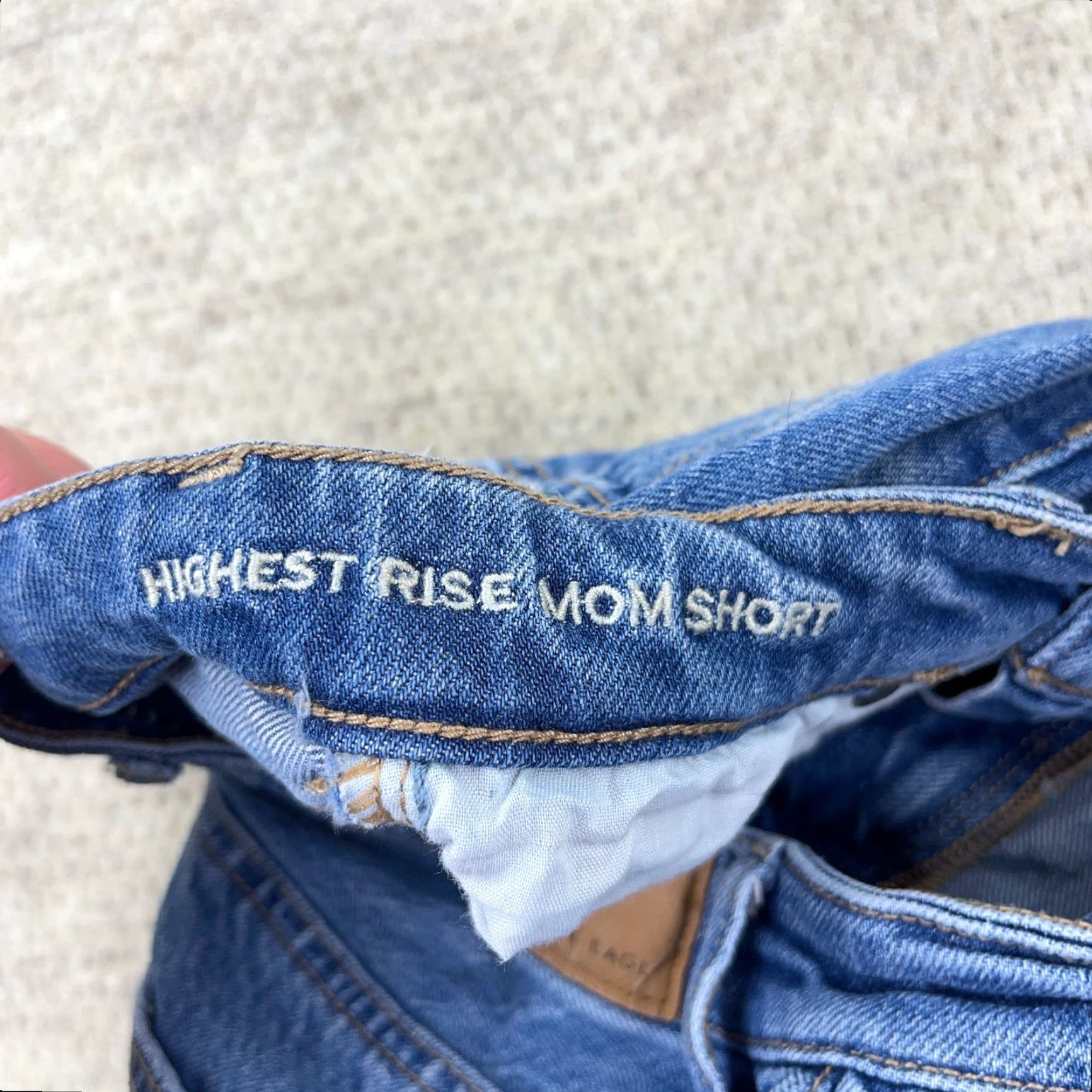 American Eagle Outfitters American Eagle Outfitters Mom Shorts Women 2 High Rise Distressed Faded Denim Blue 3 Inseam 5-Pocket Stretch Regular Casual Modern Womens Size 26" / US 2 / IT 38 - 4 Thumbnail