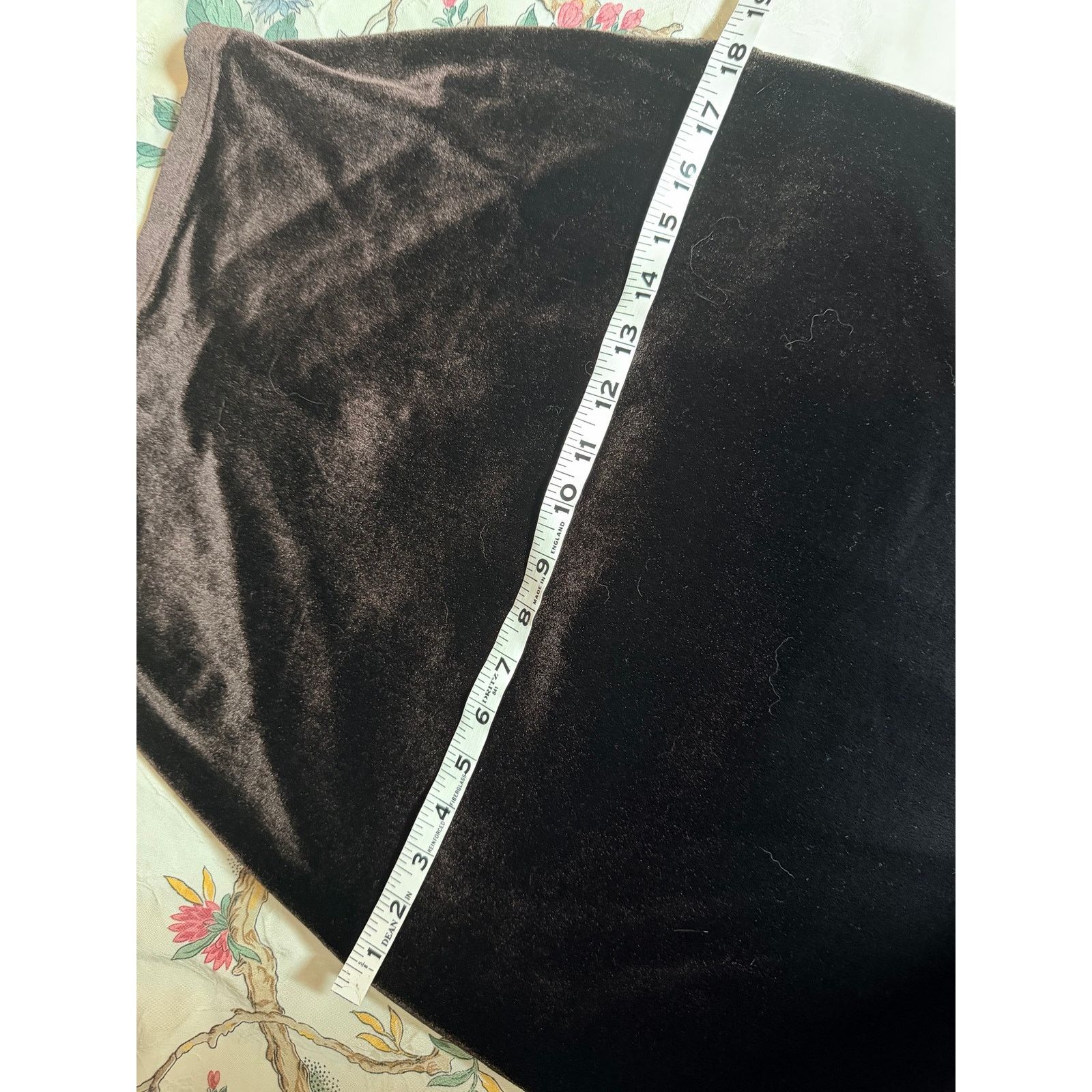 Tadashi Shoji Vintage Tadashi Black Velvet Maxi Skirt Gold Trim Side Slit Size 24" / US 00 / IT 34 - 6 Thumbnail
