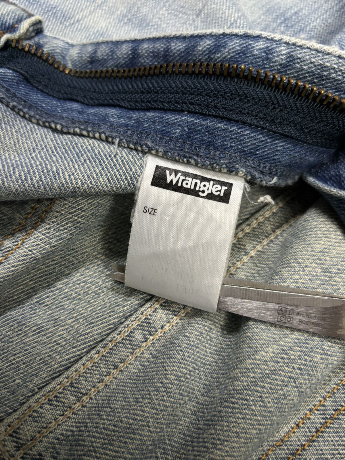 Wrangler Vintage Y2K Wrangler Blue Wash Faded Distressed Jeans Size US 34 / EU 50 - 19 Thumbnail