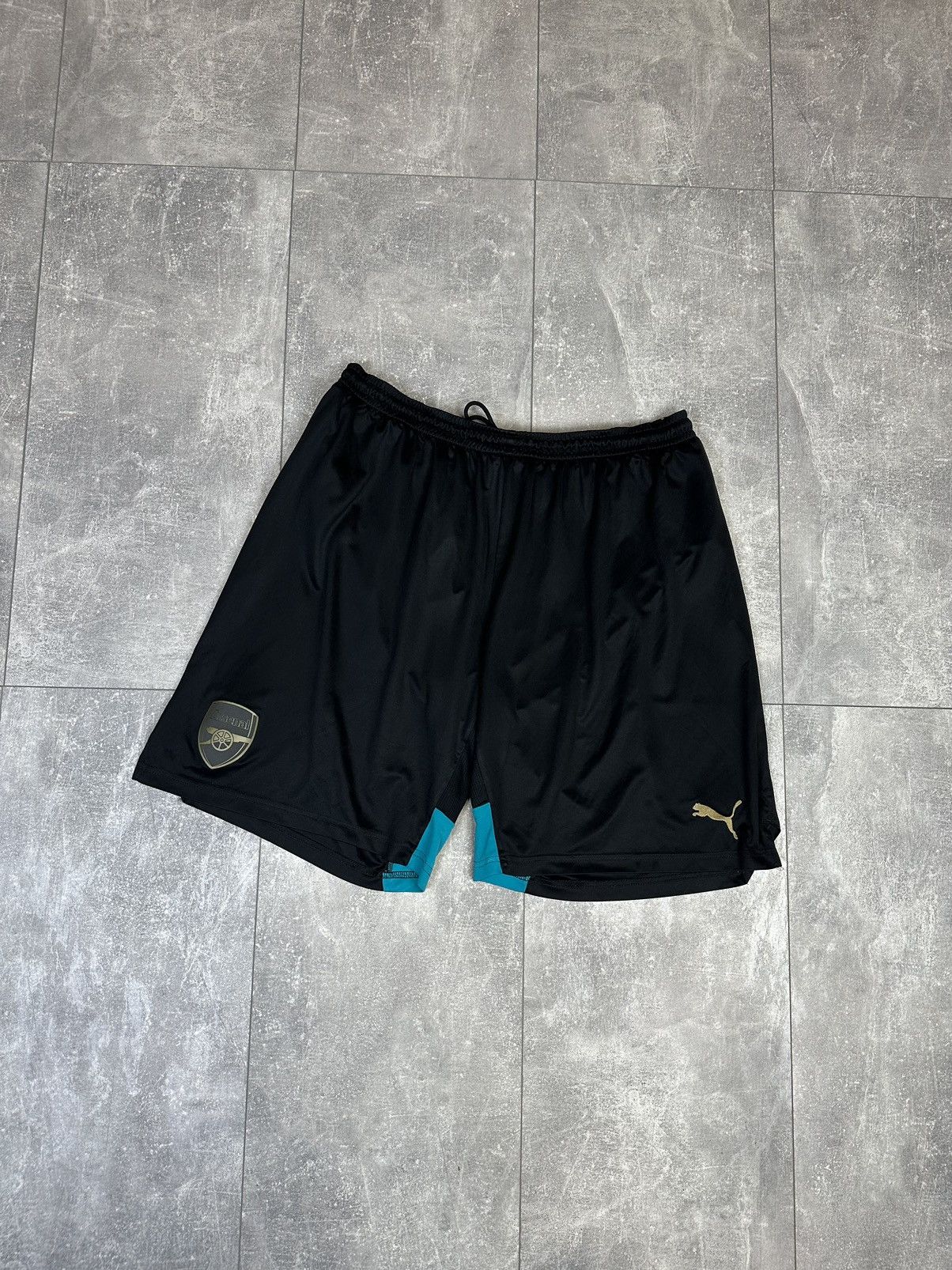 Puma Men’s vintage Puma Arsenal soccer shorts Size US 36 / EU 52 - 1 Thumbnail