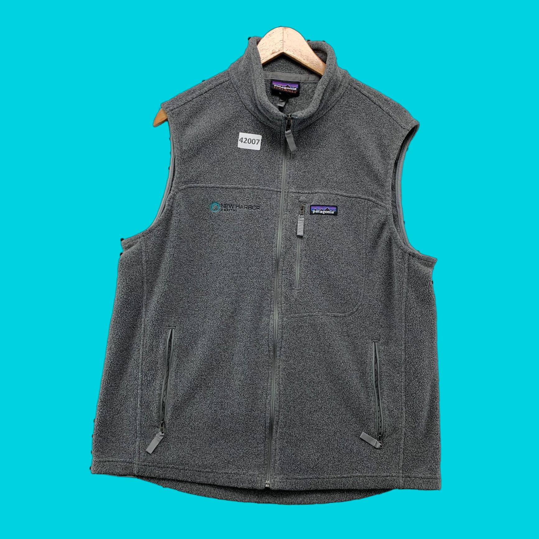 Patagonia Patagonia Synchila Fleece Vest Jacket Mens Large Gray Sleeveless 21x27.5 Size US L / EU 52-54 / 3 - 1 Thumbnail