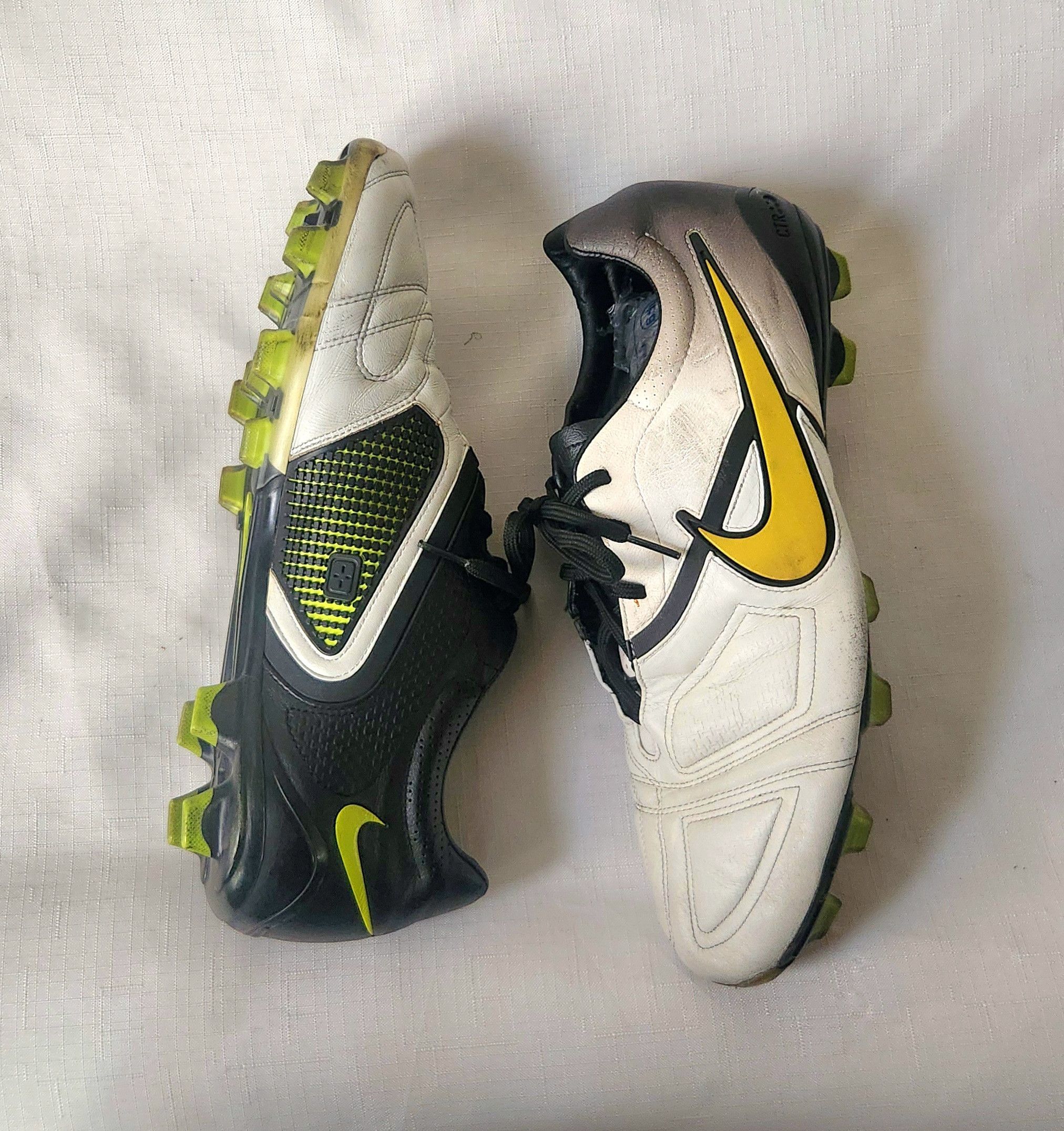 Nike × Vintage Nike CTR360 Maestri FG Football Cleats Boots size 13 Size US 13 / EU 46 - 5 Thumbnail