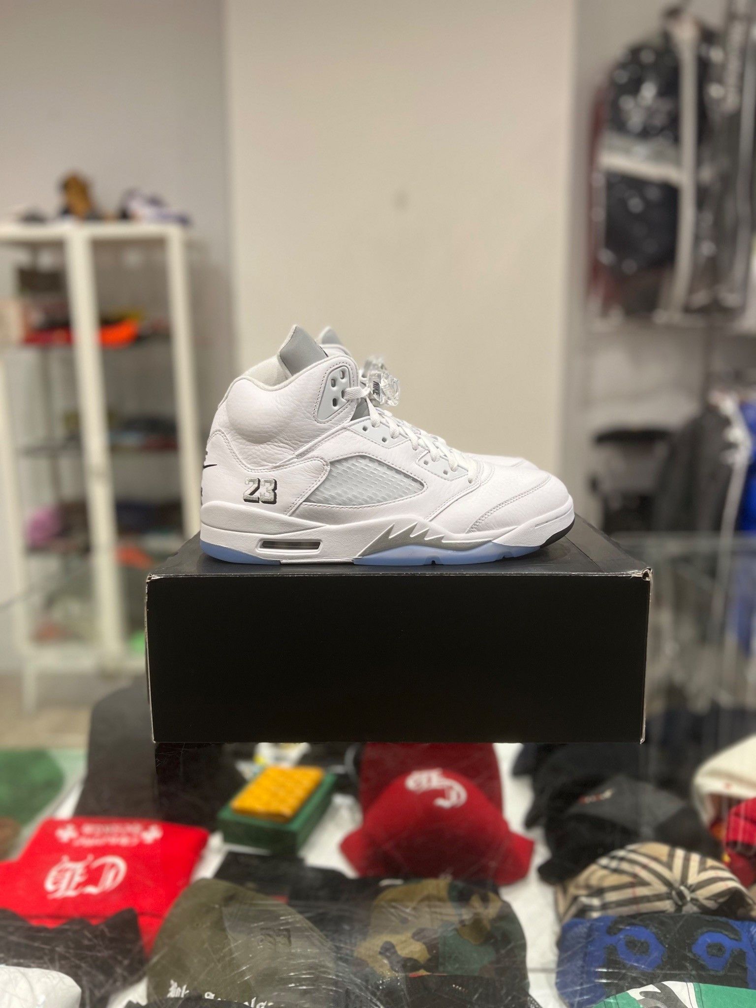Jordan Brand Jordan 5 White Metallic (2026) Size US 10 / EU 43 - 1 Thumbnail