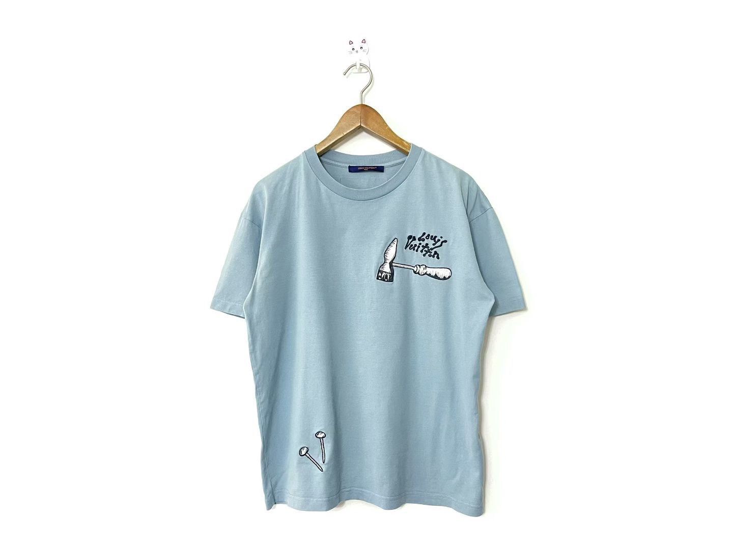 Louis Vuitton Louis Vuitton Embroidered Blue T-Shirt m Men Size US M / EU 48-50 / 2 - 1 Thumbnail