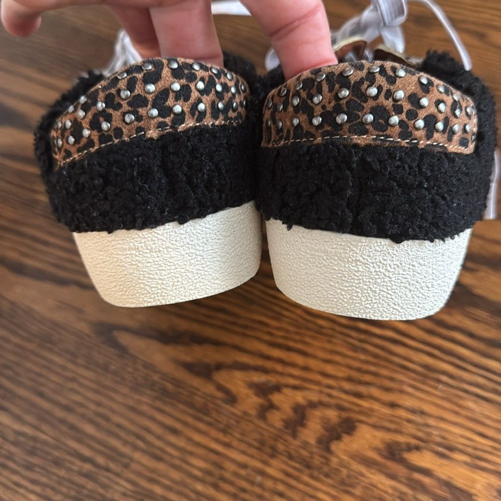 Vince Camuto Vince Camuto Milzy faux shearling silver trim, studded anim Size US 7.5 / IT 37.5 - 4 Thumbnail
