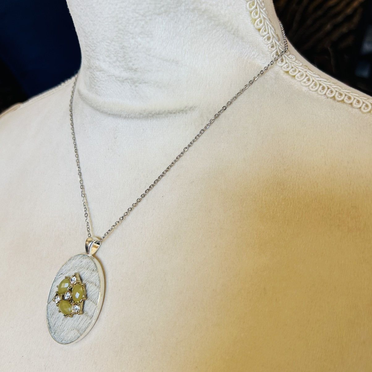 Handmade Handcrafted cowhide vintage gem cameo pendant necklace Size ONE SIZE - 4 Thumbnail