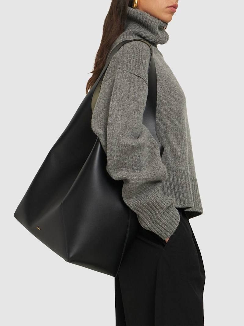 Jil Sander o1w1db10825 Size: OS / Leather Shoulder Bag in Black Size ONE SIZE - 2 Thumbnail