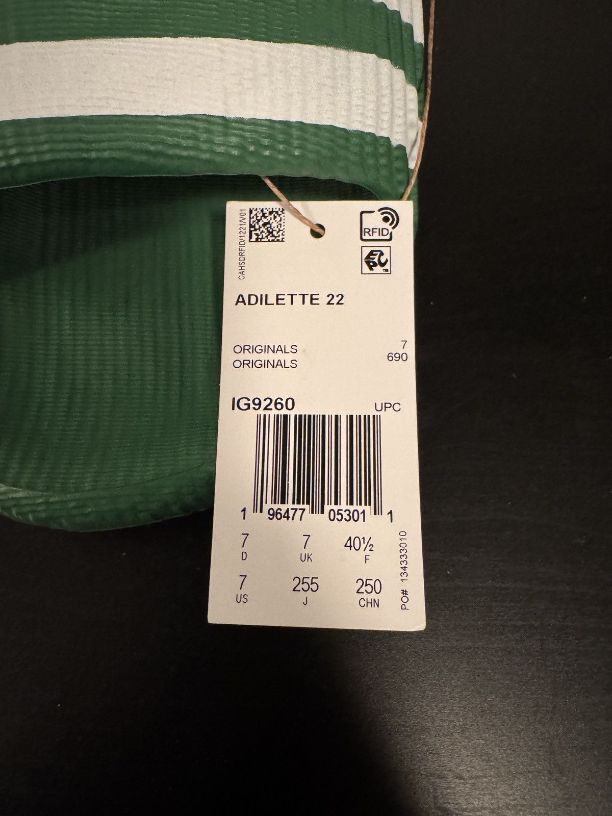 Adidas ADIDAS ADILETTE 22 SLIDES PRELOVED GREEN CLOUD WHITE Size US 7 / EU 40 - 6 Thumbnail