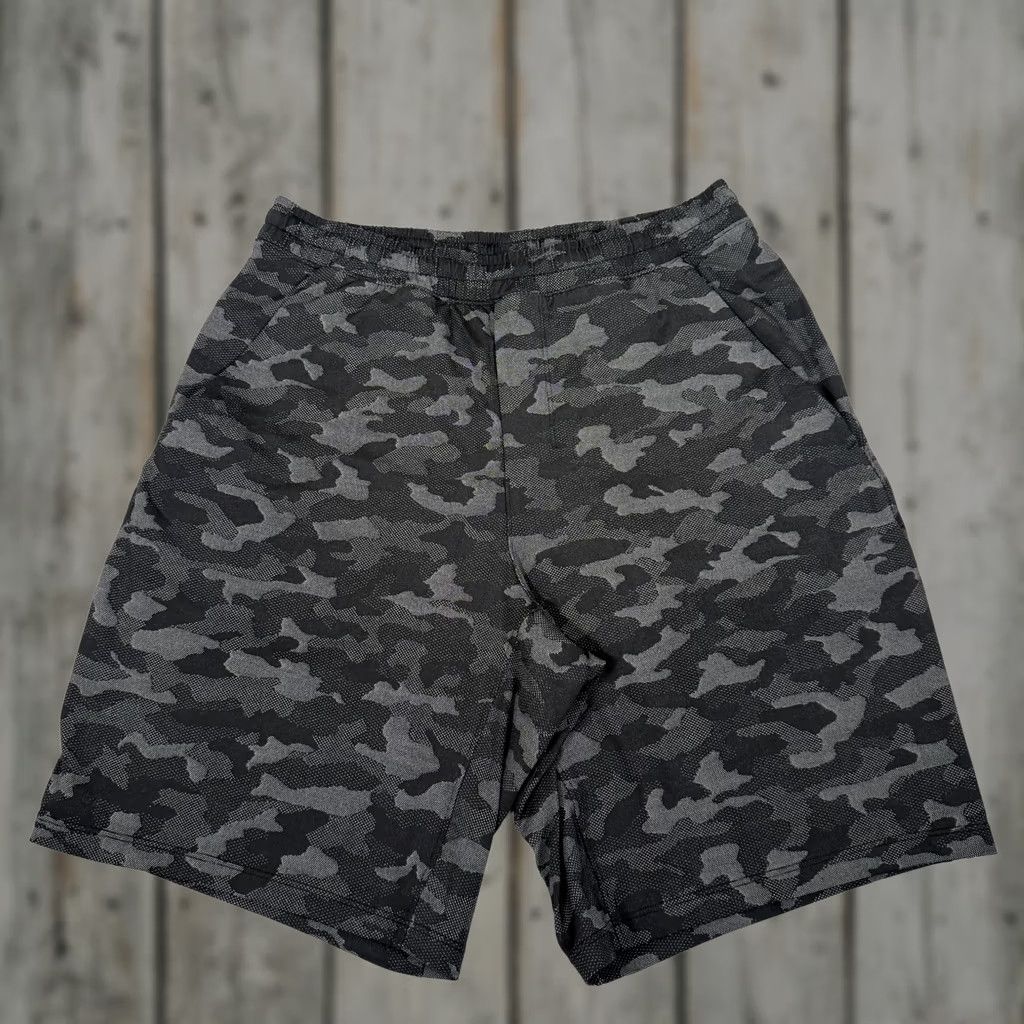 Lululemon Lululemon Shorts Mens M Gray Pace Breaker Camo Lined Running 9 Inseam Gym Size US 32 / EU 48 - 1 Thumbnail
