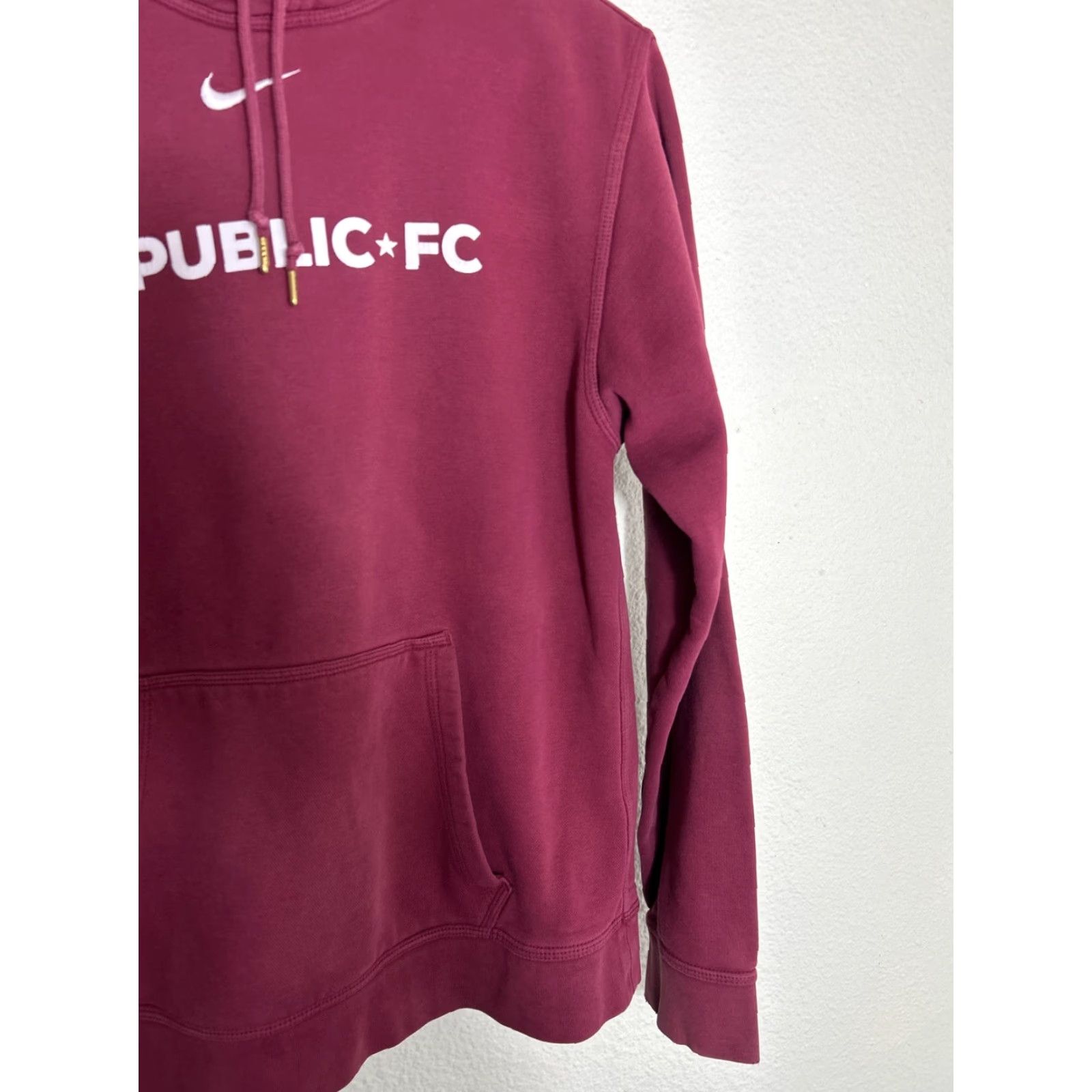Nike Nike Mens Small Pullover Hoodie Sacramento Republic FC Maroon Hoodie Mens Small Red Size US S / EU 44-46 / 1 - 4 Thumbnail