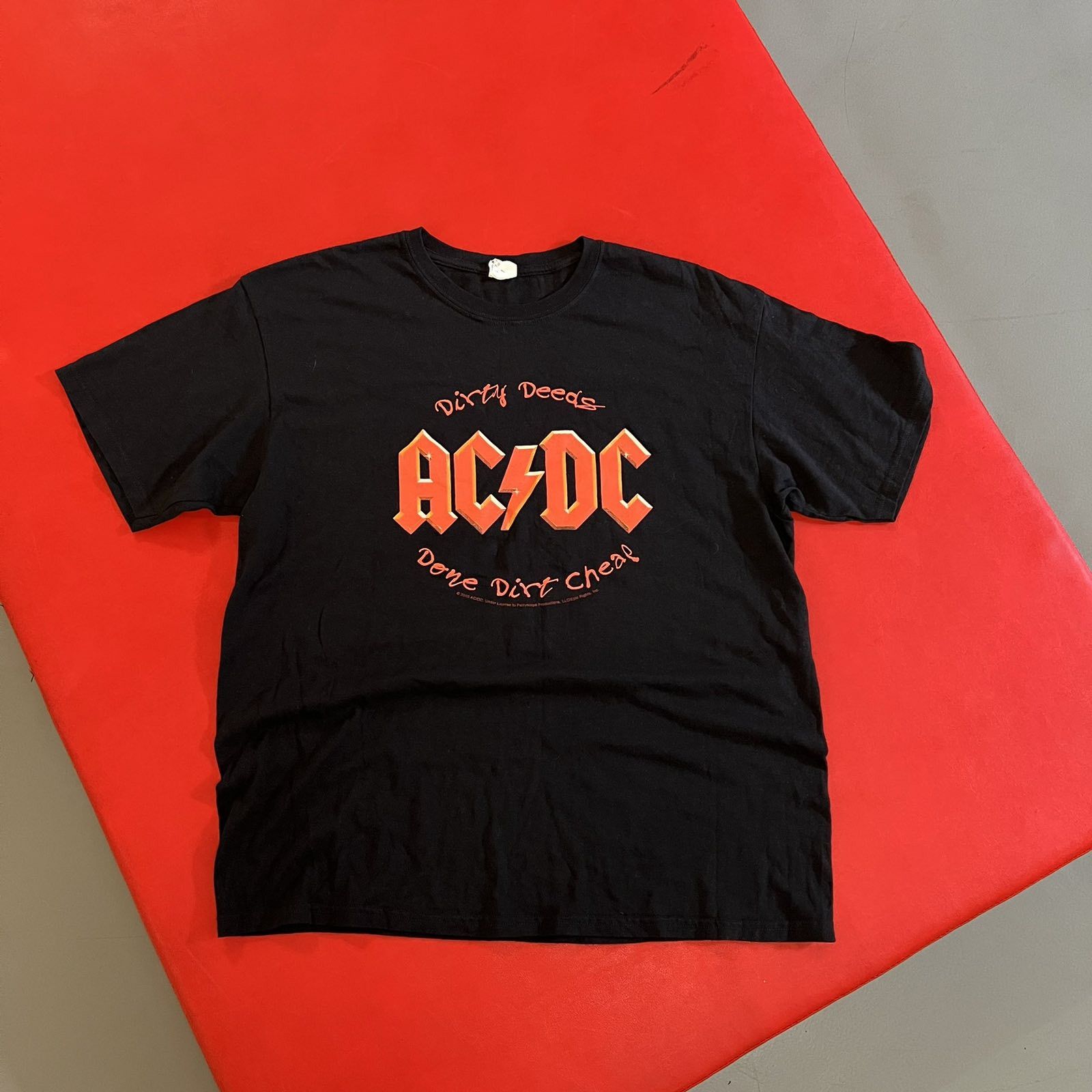 Band Tees Vintage 2000s ACDC Band Tee Merch Sz XL Size US XL / EU 56 / 4 - 1 Thumbnail