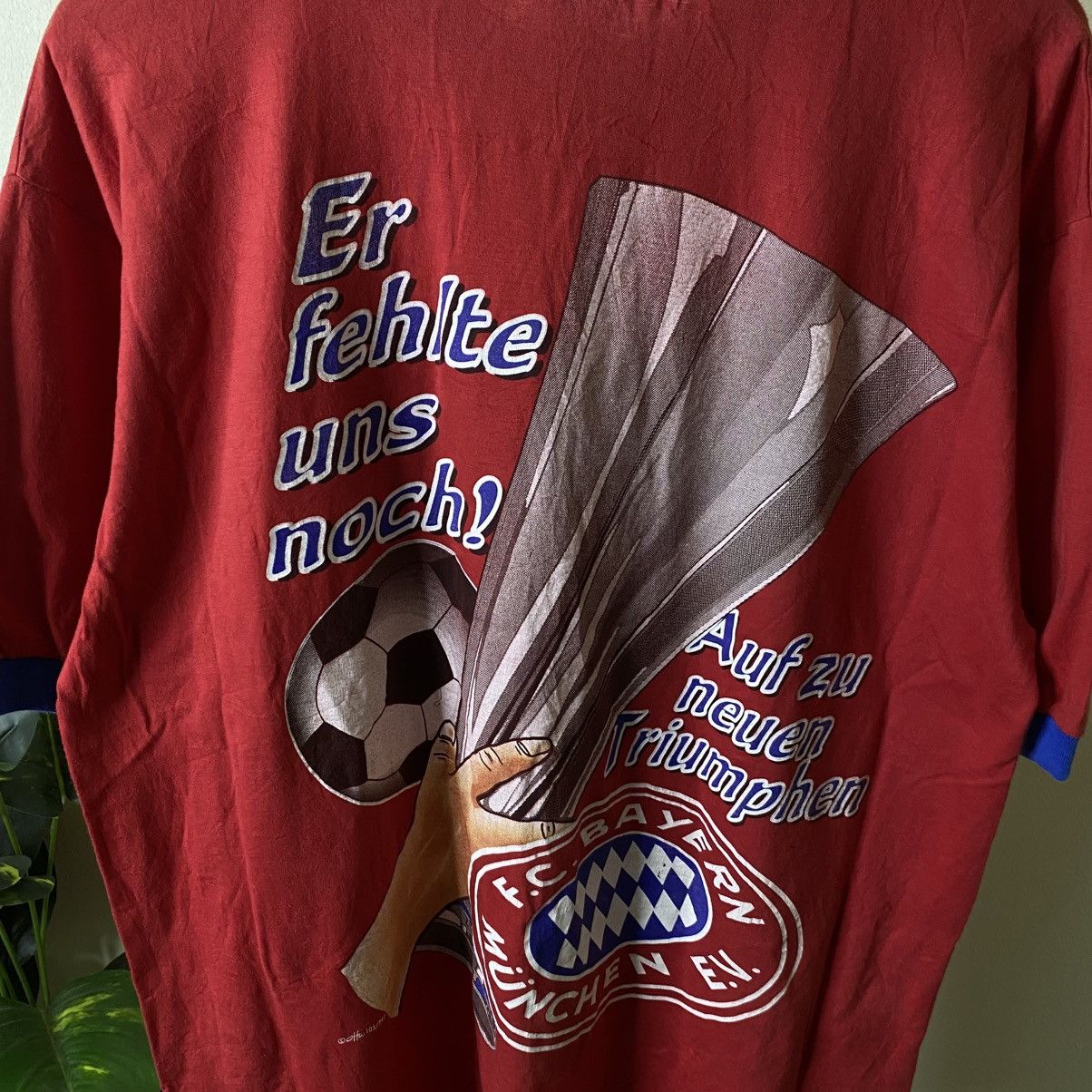Vintage Vintage 1996 FC Bayern Munich Soccer UEFA Cup Champions Tee Size US L / EU 52-54 / 3 - 6 Thumbnail