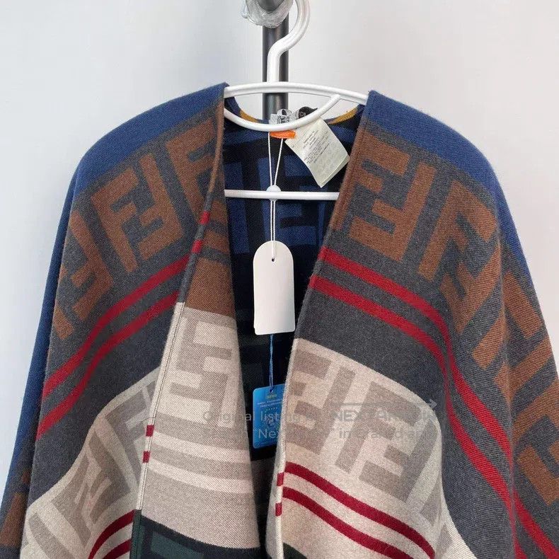 Fendi Fendi size 140＊140 Double-sided color-block cashmere scarf Size ONE SIZE - 3 Thumbnail