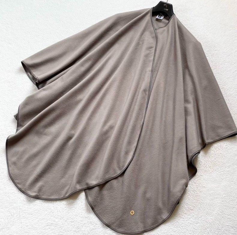 Loro Piana LORO PIANA Small sheepskin decorative neutral style shawl Size M / US 6-8 / IT 42-44 - 2 Thumbnail