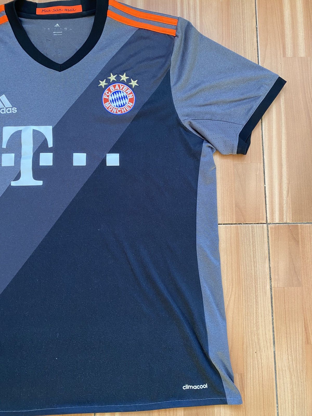 Vintage Adidas BAYERN MUNICH 2016 2017 Football Shirt Soccer Jersey Size US M / EU 48-50 / 2 - 5 Thumbnail