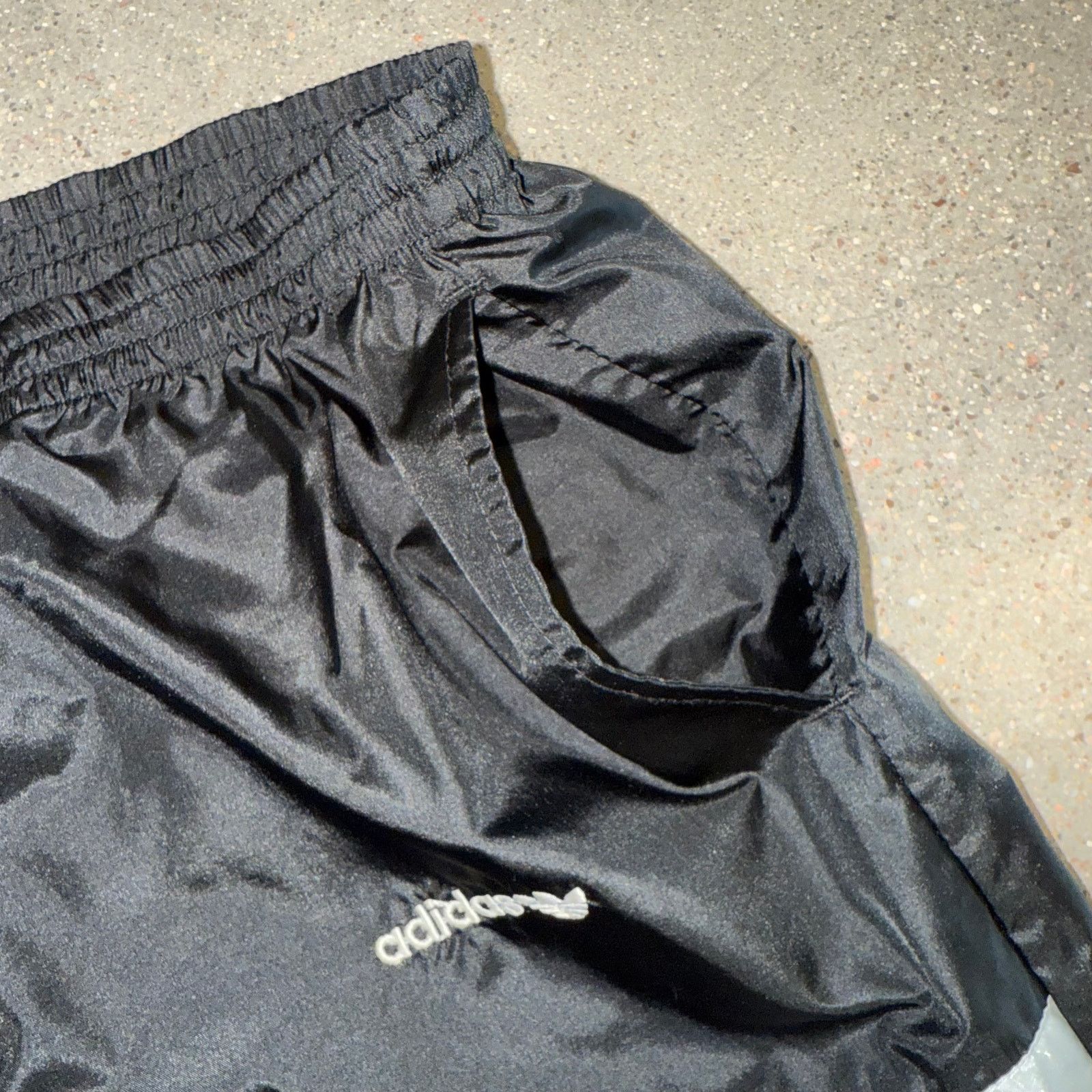 Adidas Vtg adidas Trefoil Track Pants Black Nylon M 80s 90s Taiwan Size US 32 / EU 48 - 6 Thumbnail