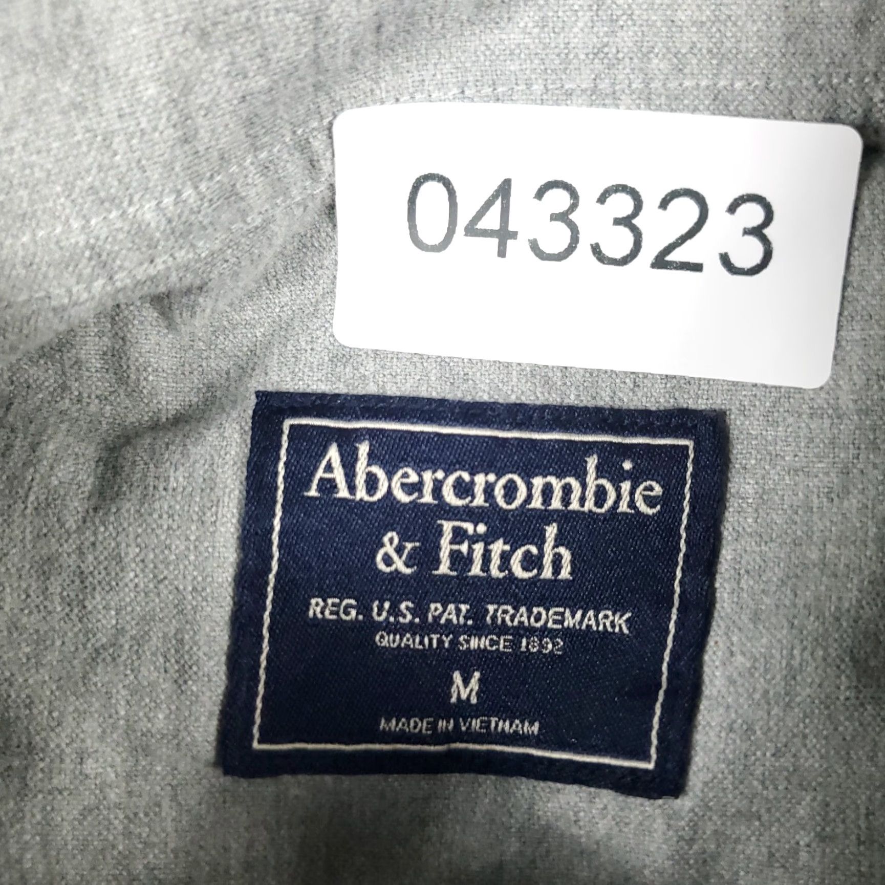 Abercrombie & Fitch Abercrombie & Fitch Shirt Mens Medium Gray Button-Up Long Sleeve Casual Dress Shirt Regular Fit Size US M / EU 48-50 / 2 - 8 Thumbnail