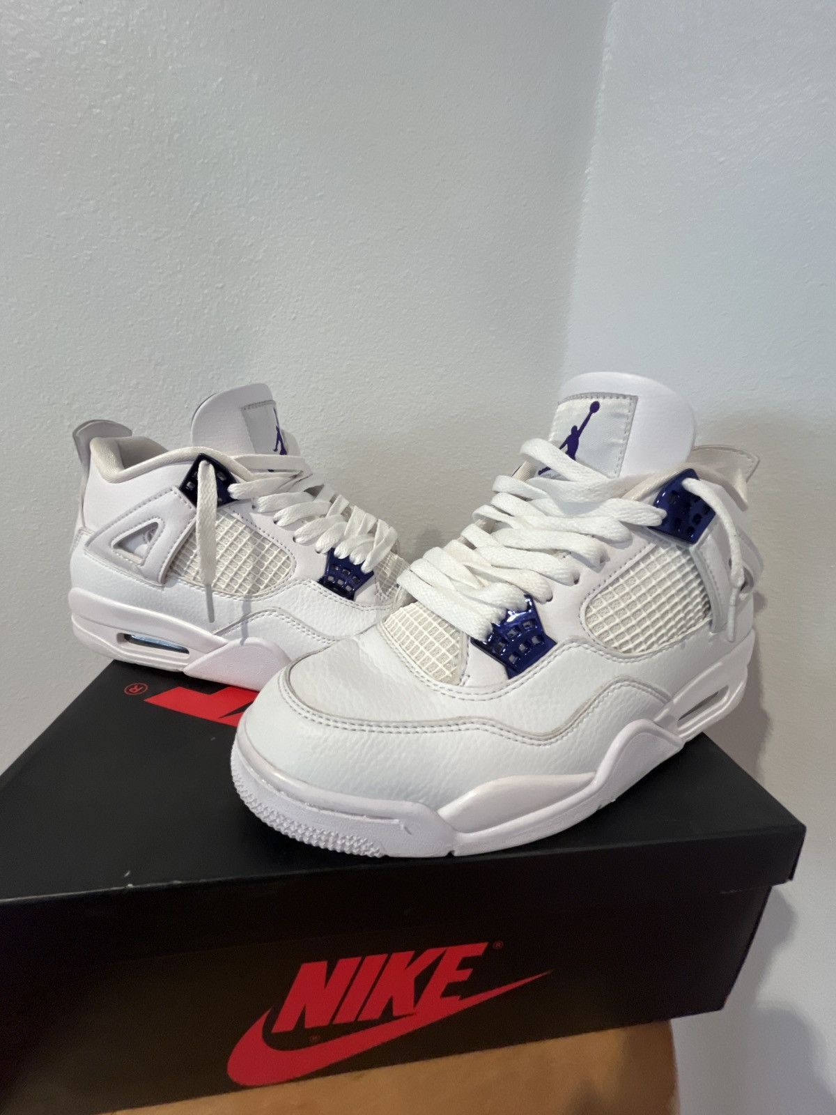 Jordan Brand Jordan 4 Metallic Purple Size US 8 / EU 41 - 1 Thumbnail