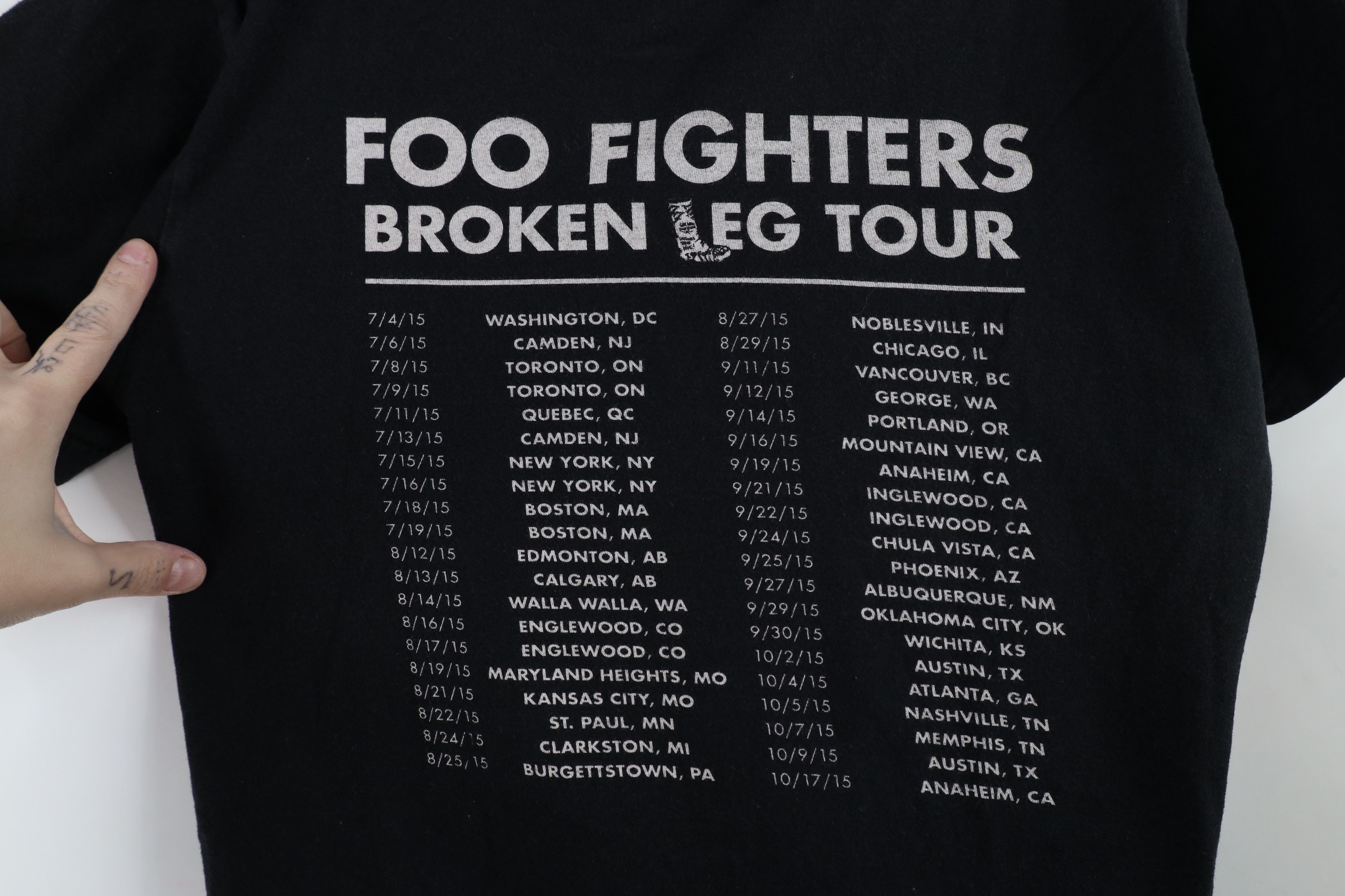 Vintage Vintage Y2K Break A Leg Tour Foo Fighters Band T-Shirt Size US S / EU 44-46 / 1 - 11 Thumbnail