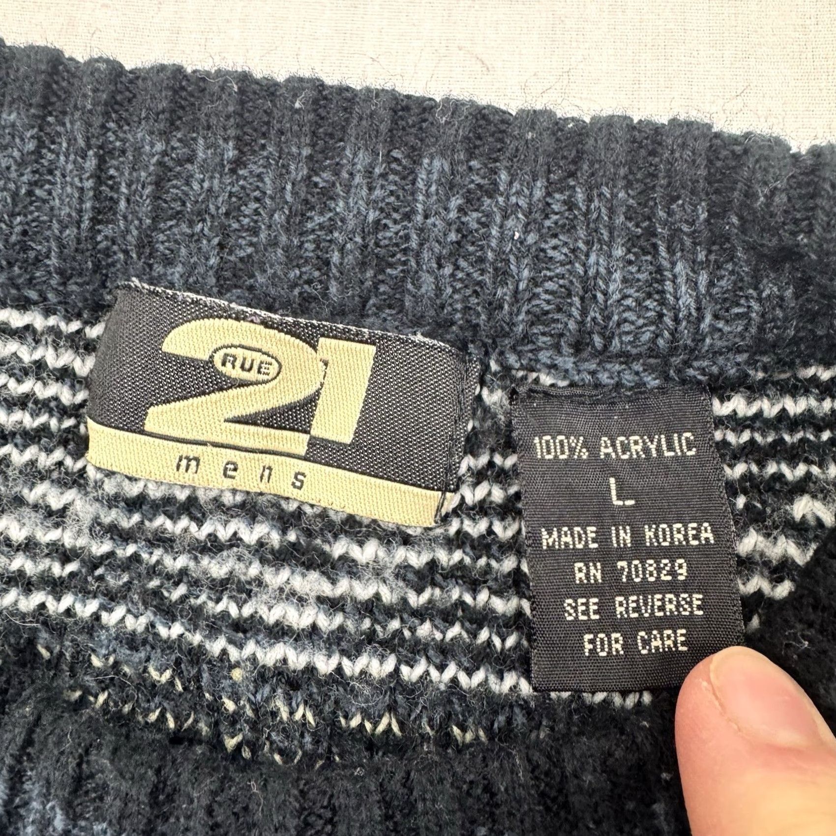 Vintage VINTAGE rue21 Mens Sweater Adult Large Geometric Knit Acrylic Hipster Y2K 90s Mens Size US L / EU 52-54 / 3 - 2 Thumbnail