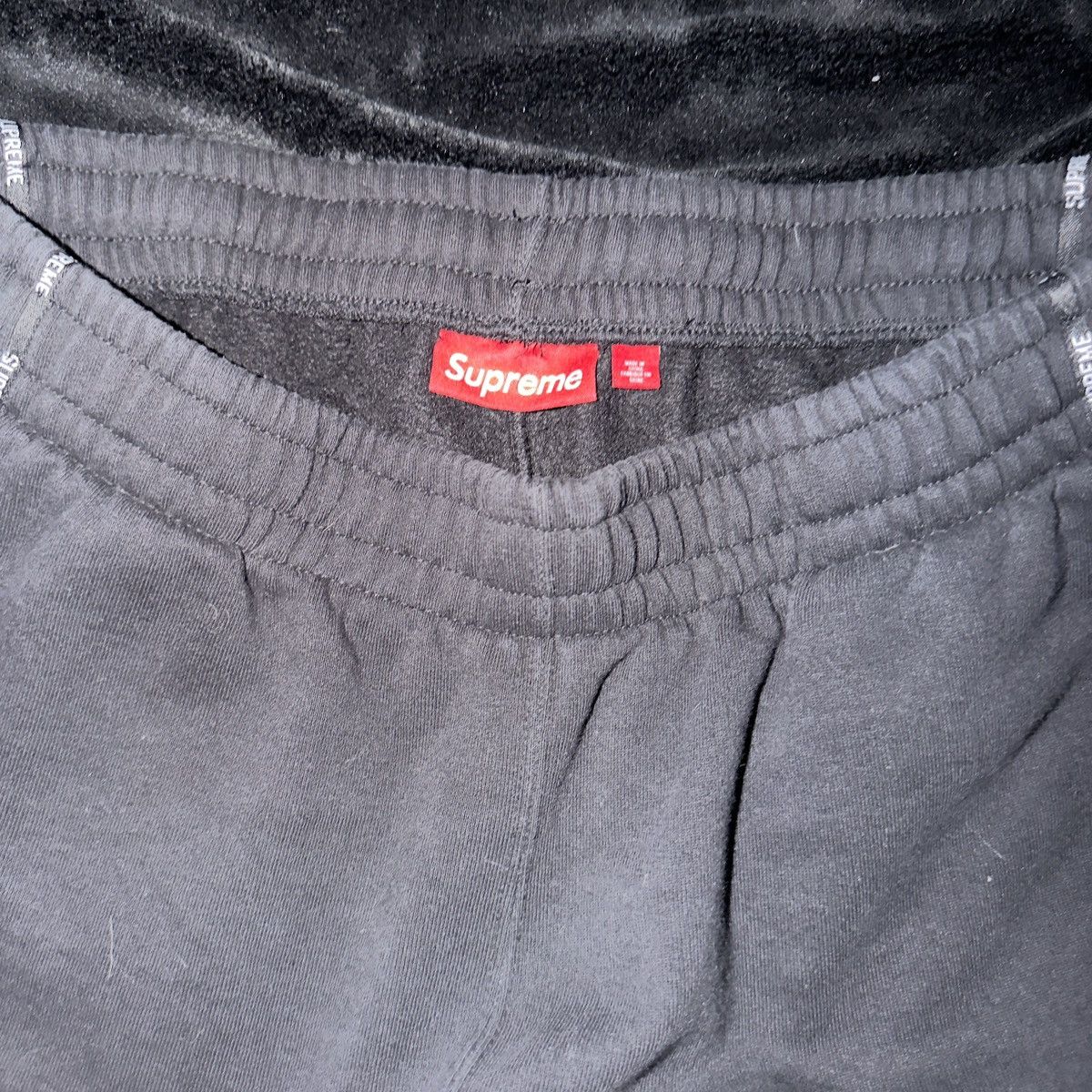 Supreme 2025 Supreme Piping Sweatpant 'Black' Size US 32 / EU 48 - 6 Thumbnail