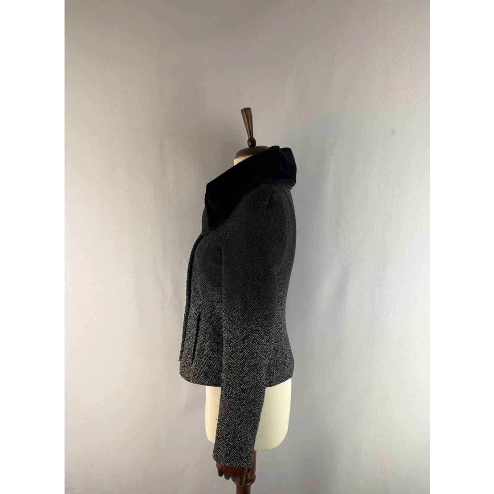 Armani Exchange Armani Exchage Womens Jacket Wool Zip Faux Fur Collar Black Size M Coat Mid-Length White? Size M / US 6-8 / IT 42-44 - 7 Thumbnail