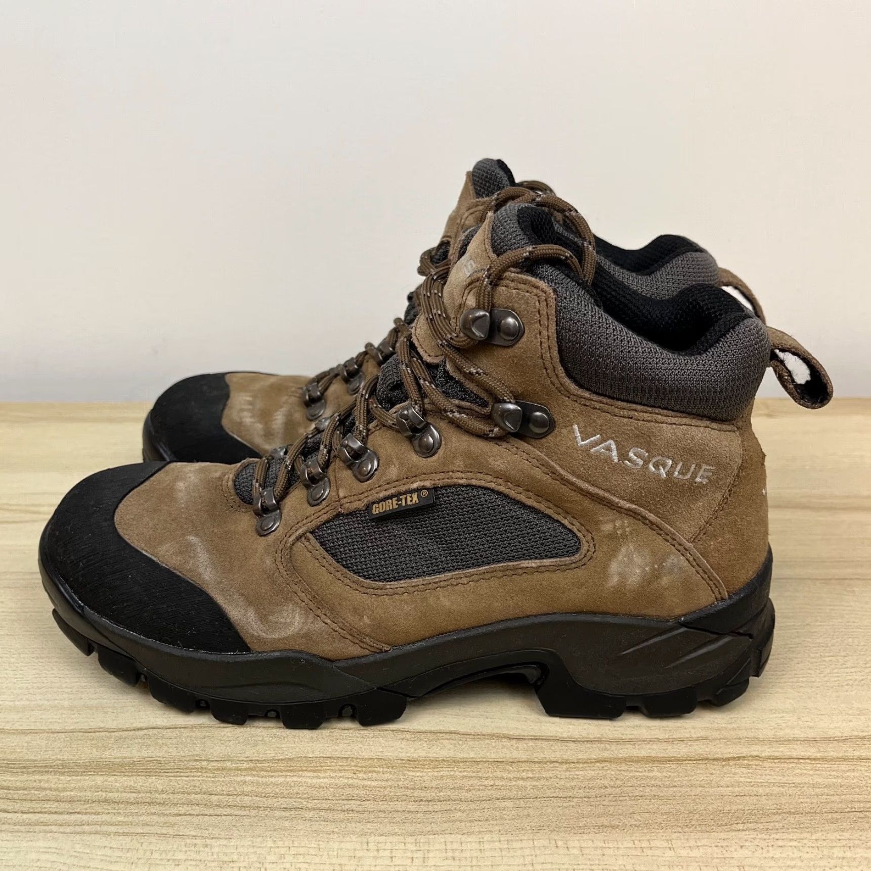 Vasque VASQUE Boots Womens Ranger Brown Goretex GTX Hiking Trail Bootie Outdoor 8.5 Solid Brown Med Breathable Comfort Performance (Mens, Womens, Girls) Size US 9 / IT 39 - 7 Thumbnail