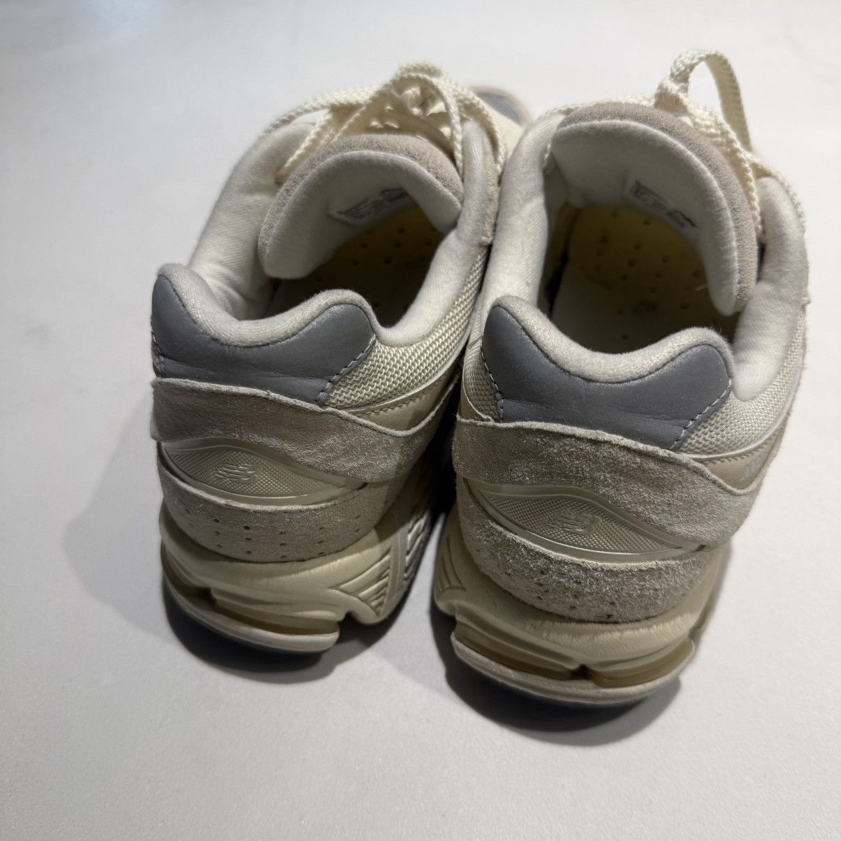 New Balance New Balance 2002R Bone Size US 8.5 / EU 41-42 - 3 Thumbnail
