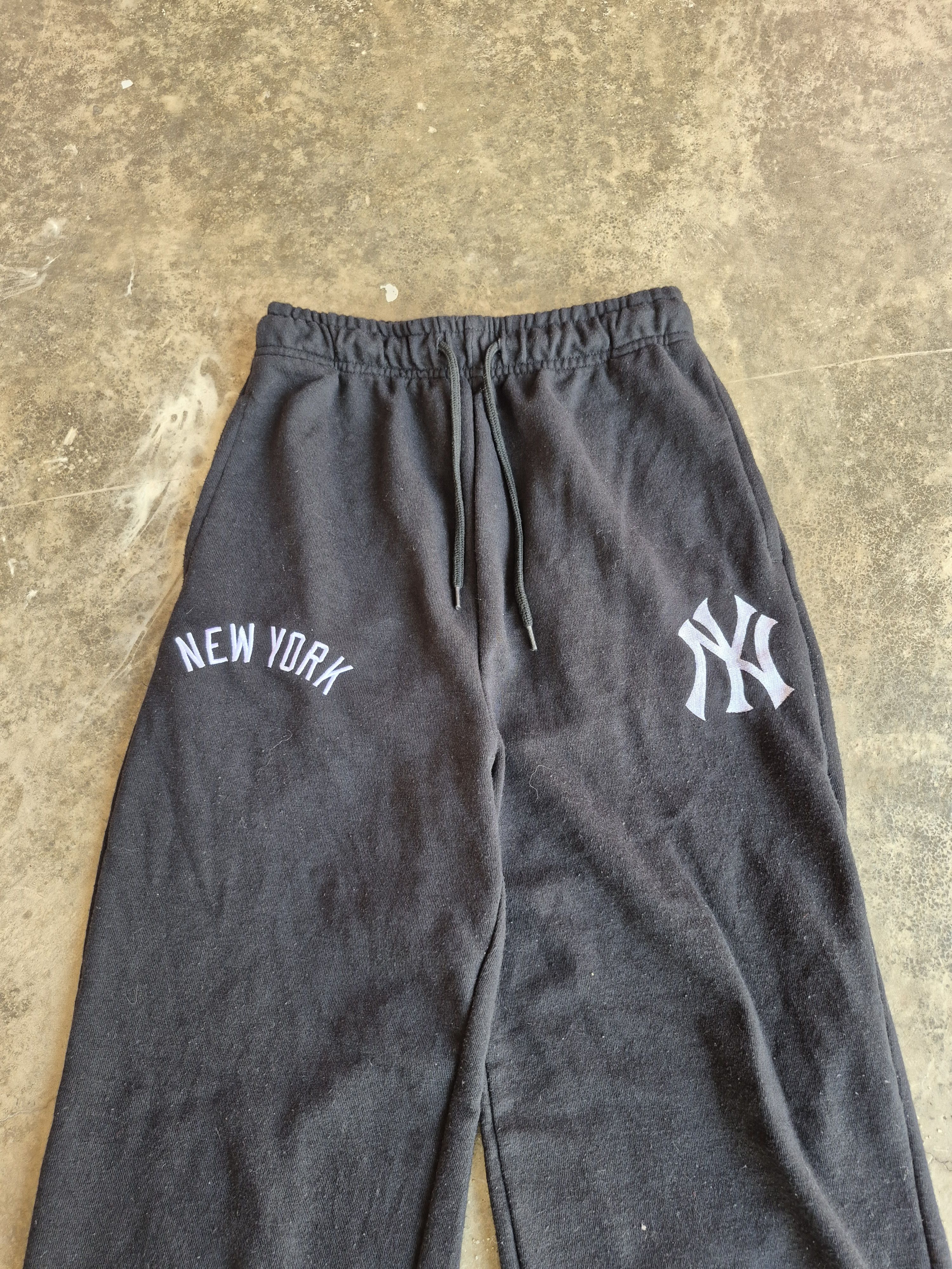 MLB 🔥 New York MLB Joggers Sweatpants Size US 26 / EU 42 - 2 Thumbnail