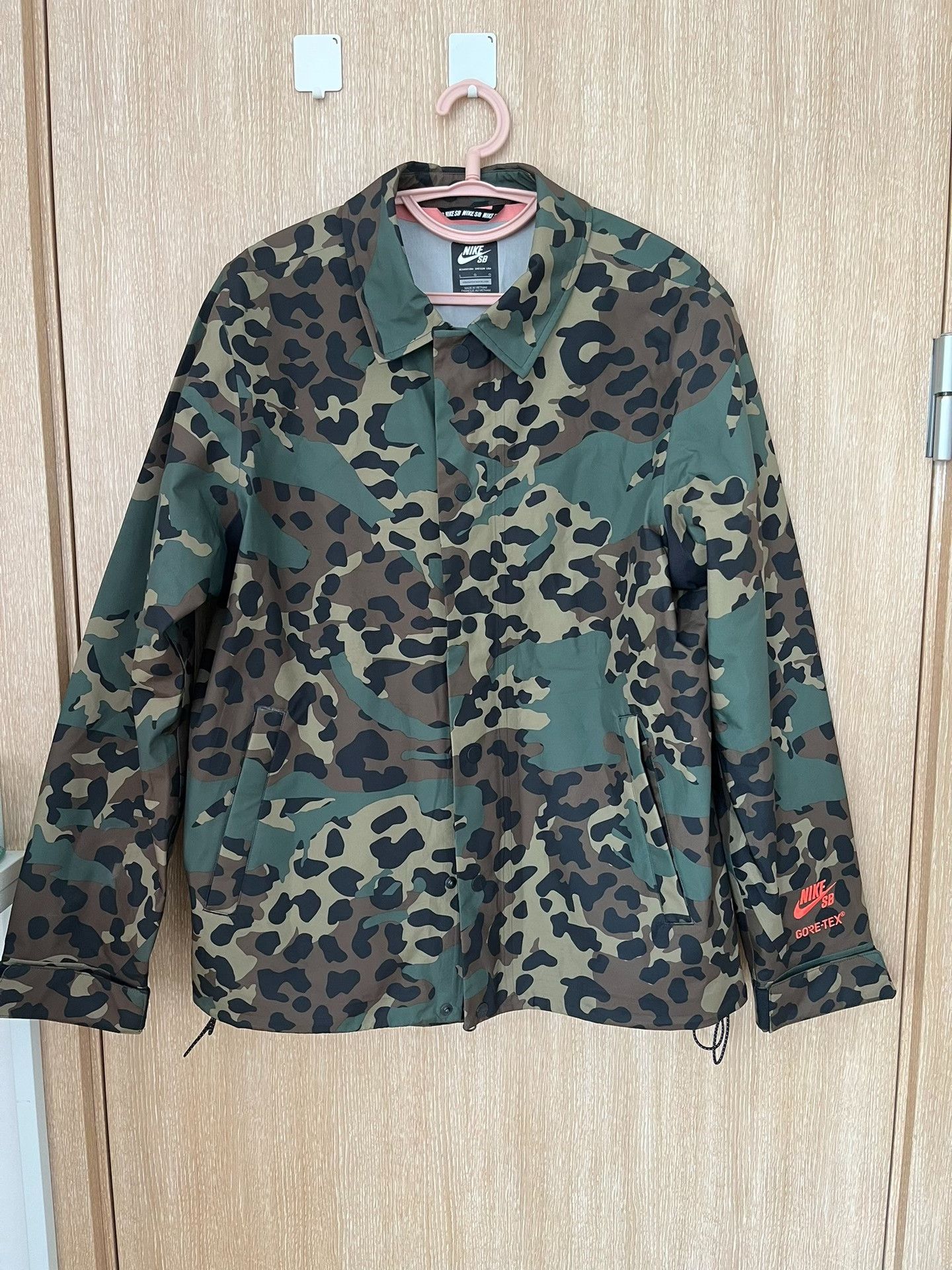 Nike SB Nike SB Camouflage GORE-TEX Coach Jacket Size US M / EU 48-50 / 2 - 1 Thumbnail