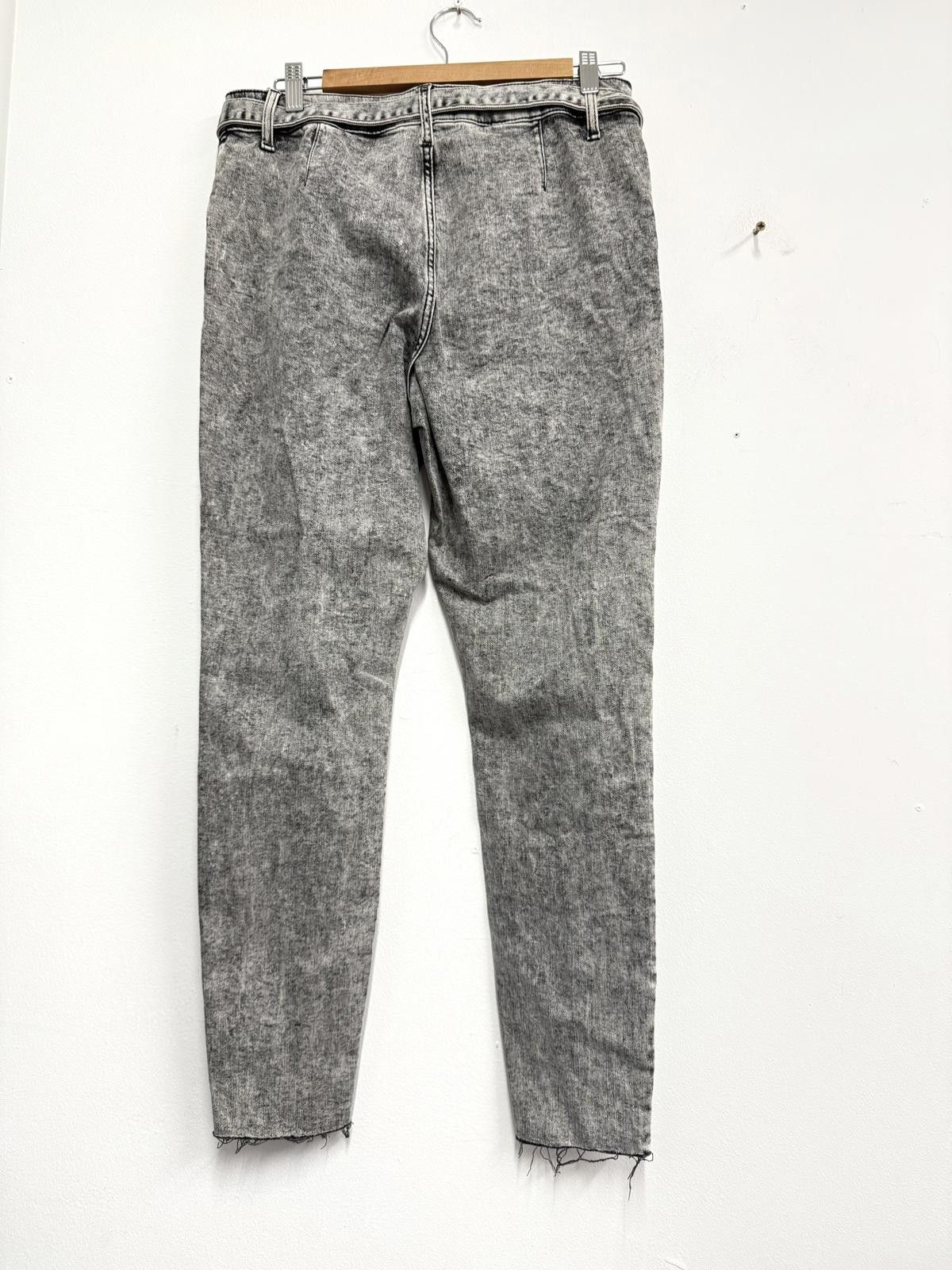 Guess Guess Belted Super High Rise Skinny Jeans in Grey Acid Wash Size 31" - 5 Thumbnail