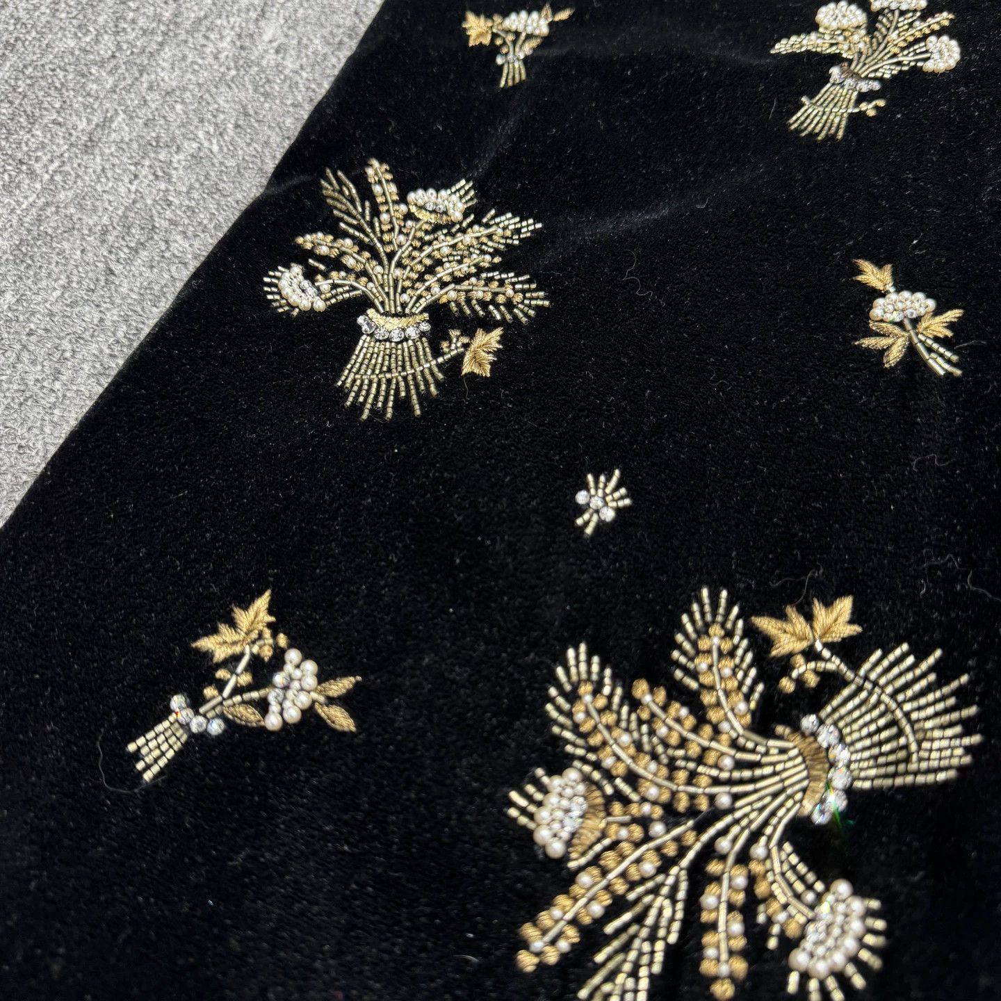 Gucci Gucci Beaded Floral Velvet Flared Pants 48 Size 34" / US 12 / IT 48 - 2 Thumbnail