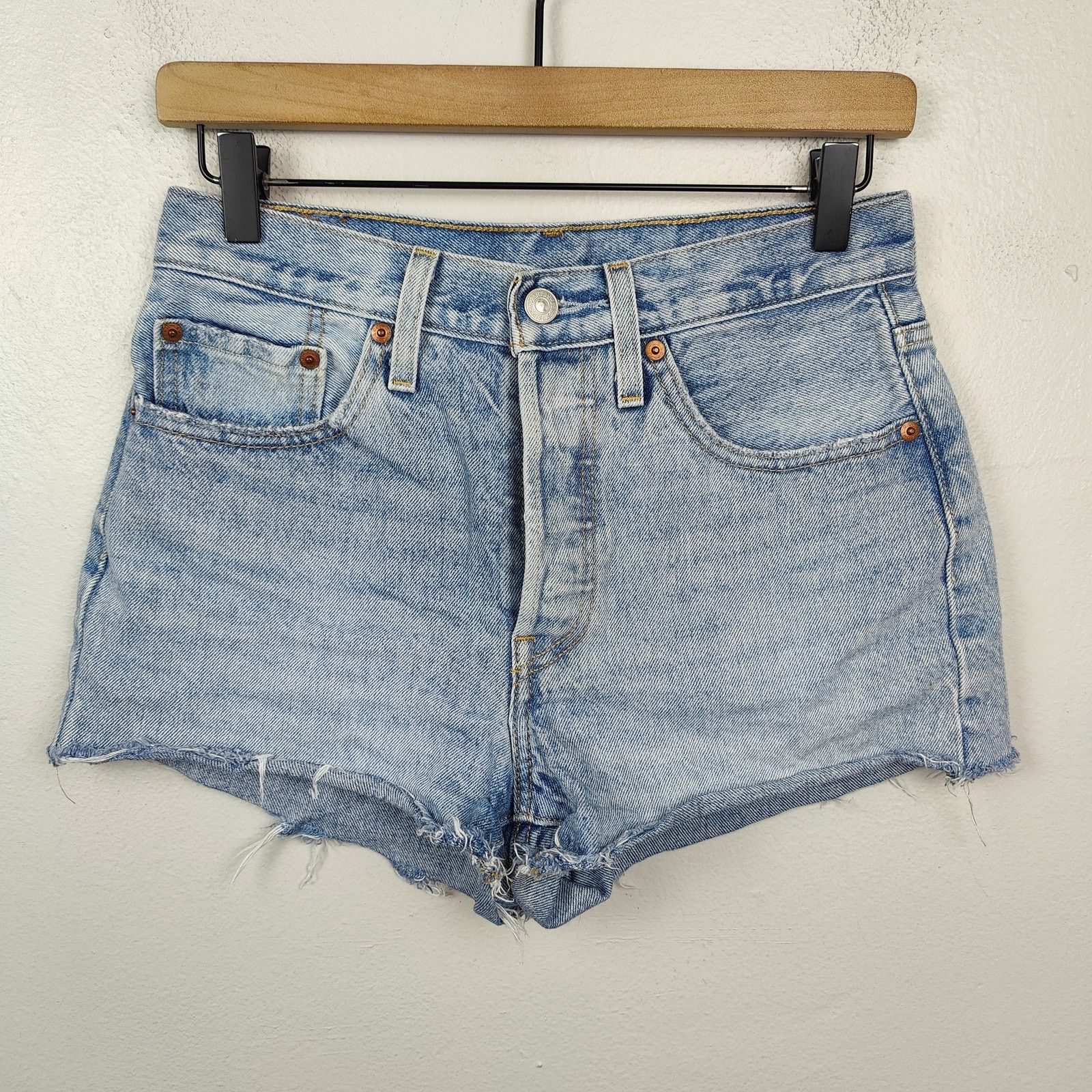 Levi's Levis 501 Shorts Womens 26 Denim Cut Offs Light Wash Size 26" / US 2 / IT 38 - 1 Thumbnail